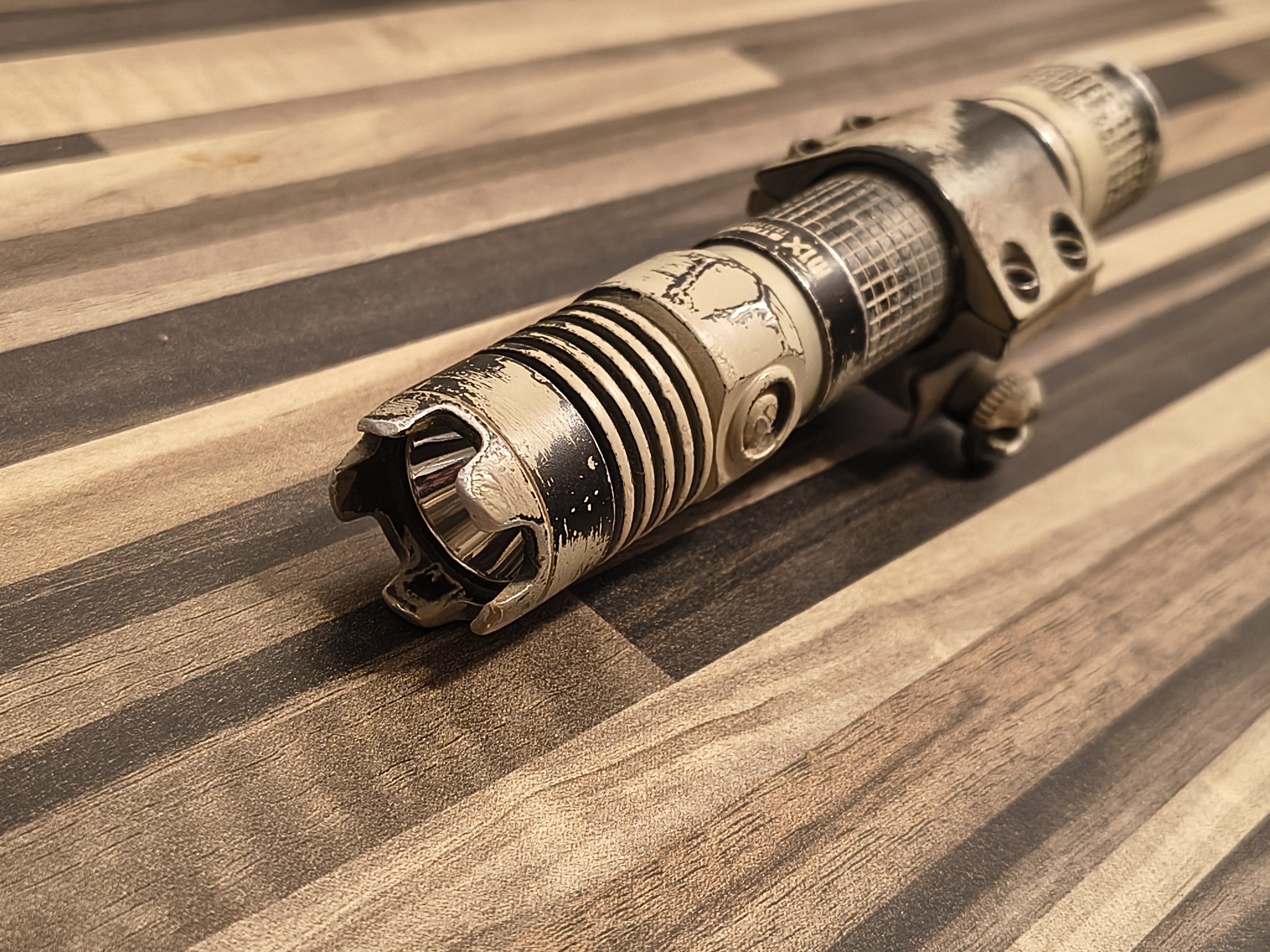 Latarka Olight 1000LM ris