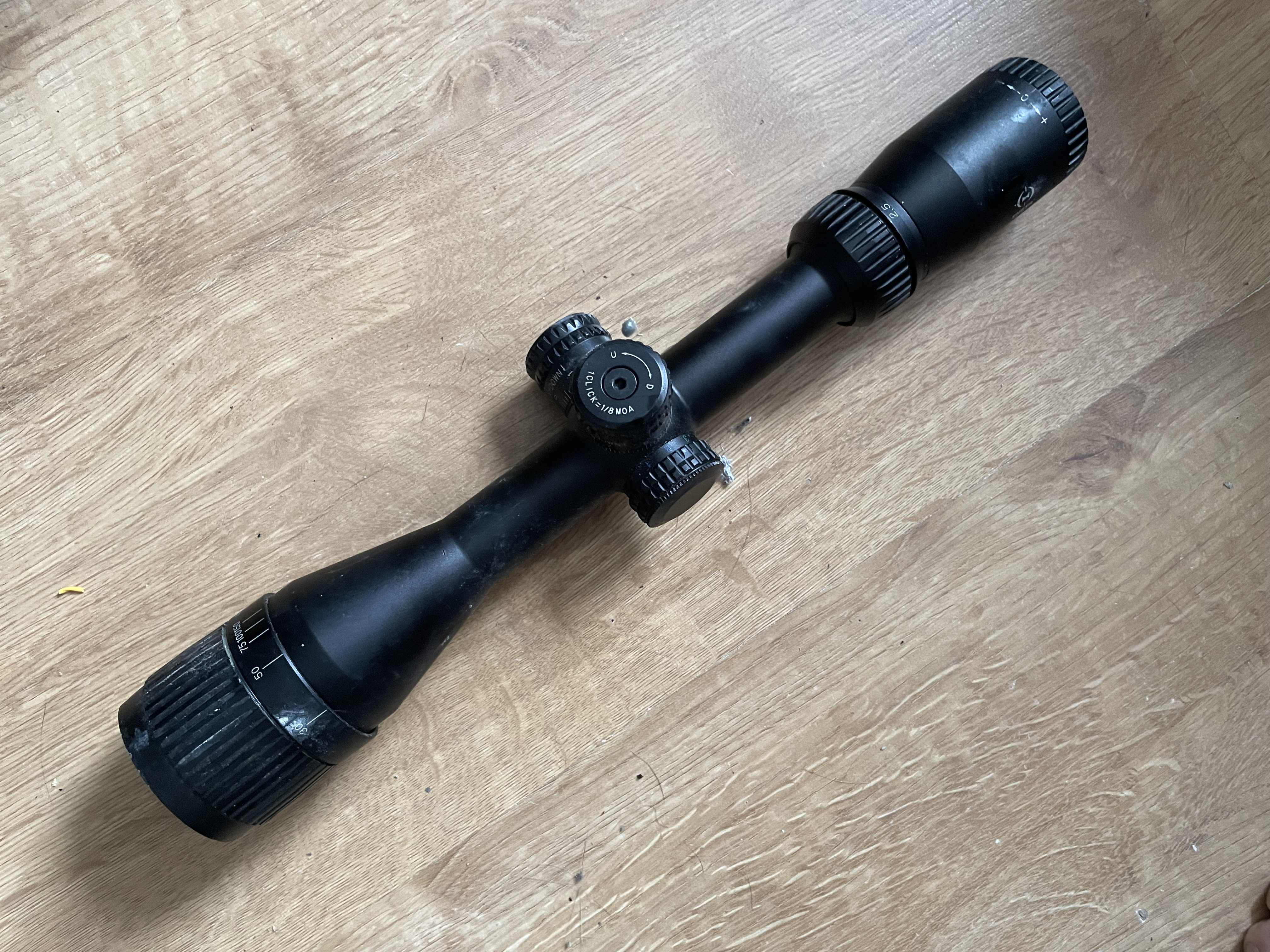 Luneta Theta Optics 2.5-10x40AOE - Podświetlana / AO / Bez montażu