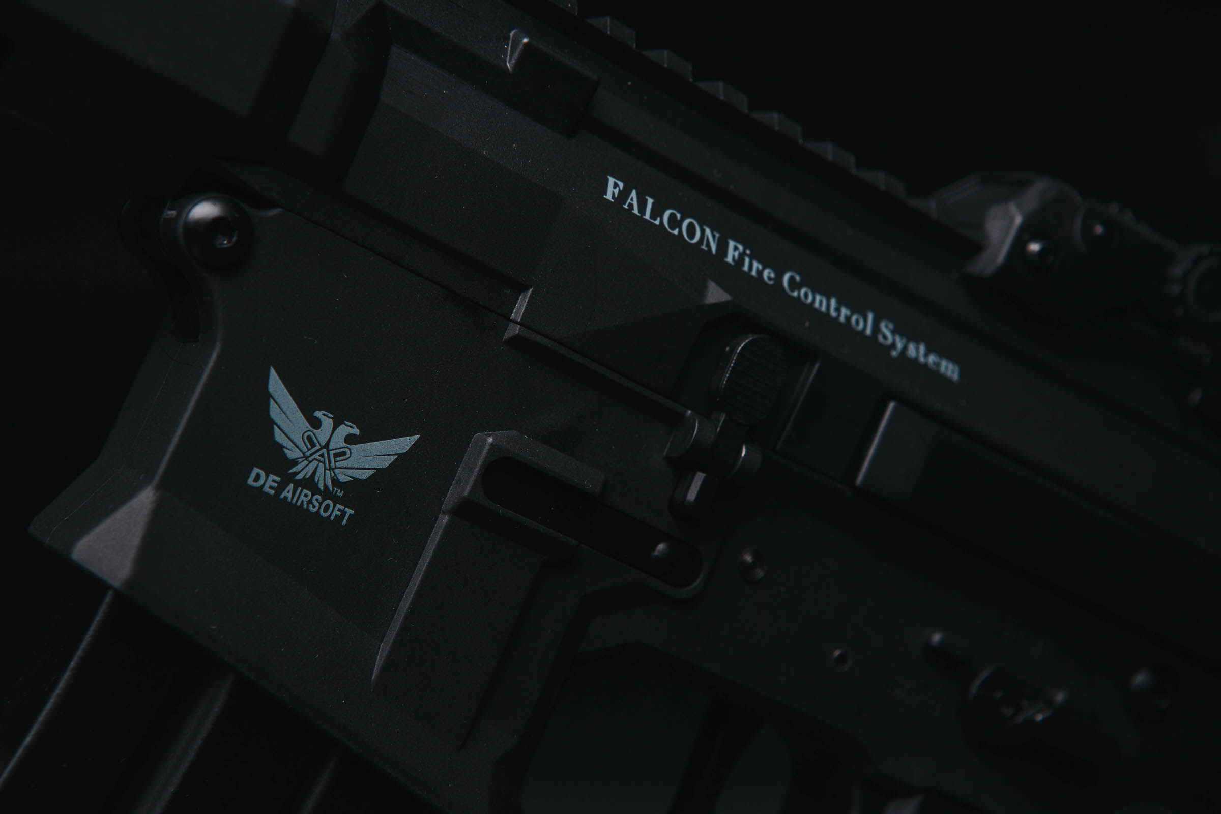 Double Eagle M904G Honey Badger z zewnątrz