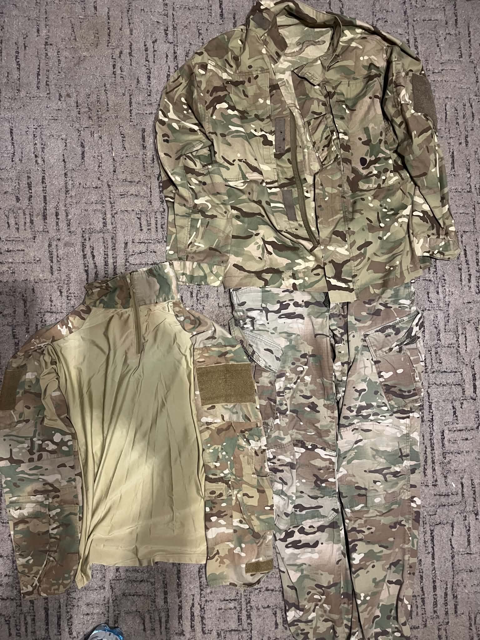 Zestaw mundurowy Multicam (bluza, spodnie + combat shirt) | Rozmiar M | Używany