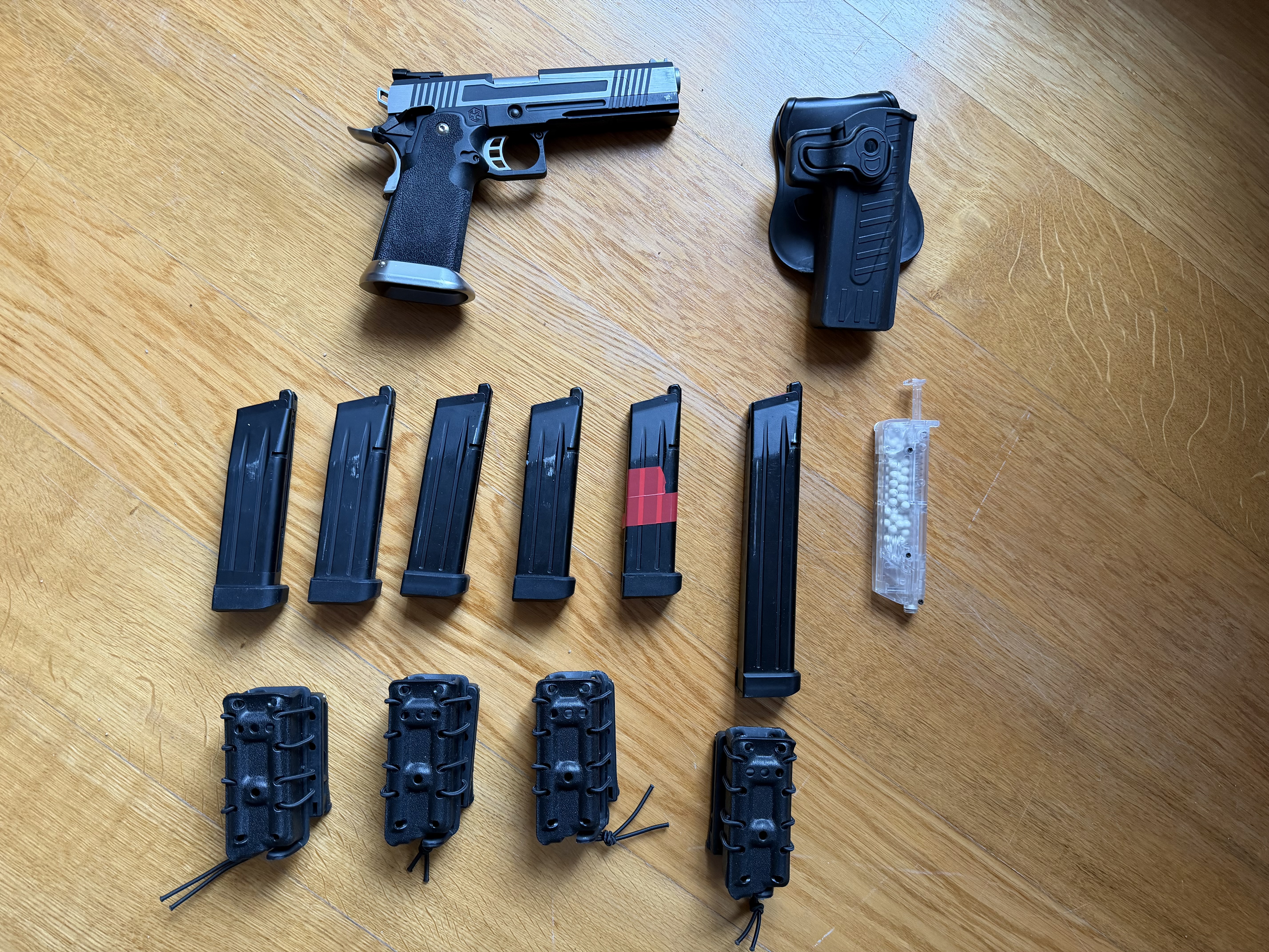 AW Custom 1911 + magazynki + ładownice + kabura