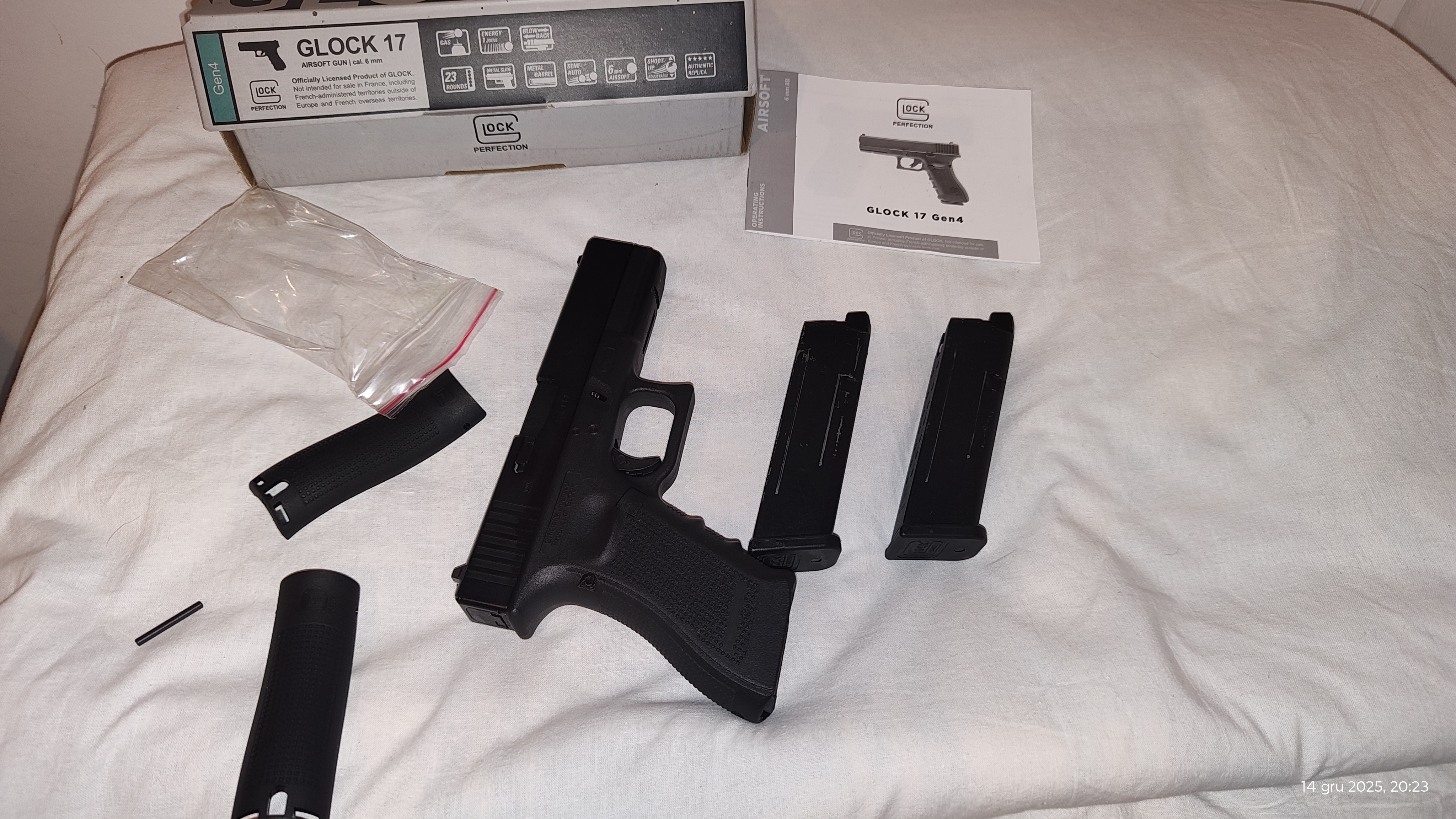 Glock 17 gen4 AIRSOFT GUN + 2mag + gaz + kulki.