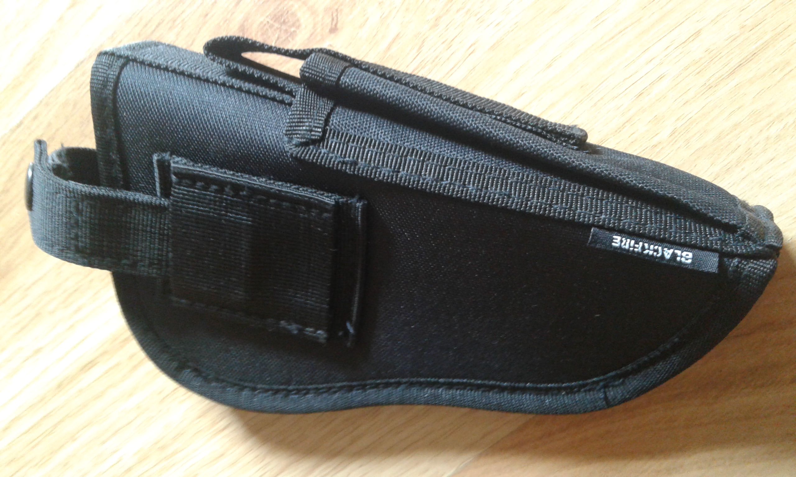 Kabura uniwersalna do średnich pistoletów np. Glock 19