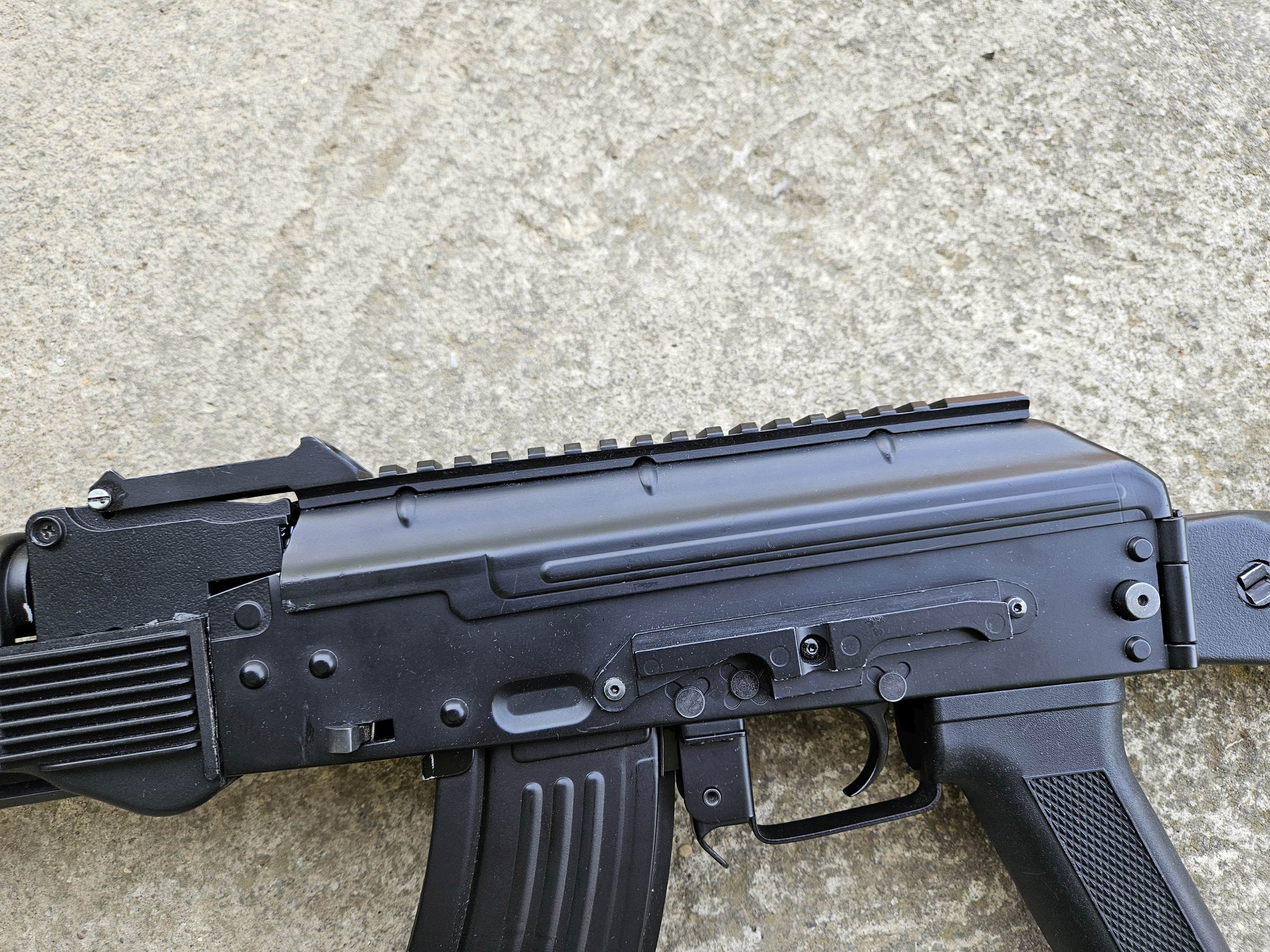 Pokrywa zamka dekiel z szyną 22mm do AK CYMA