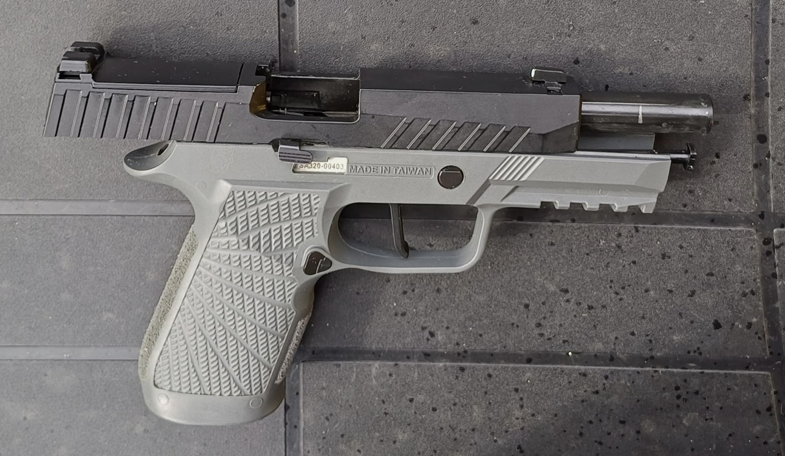 SA320 - STARK ARMS (VFC)