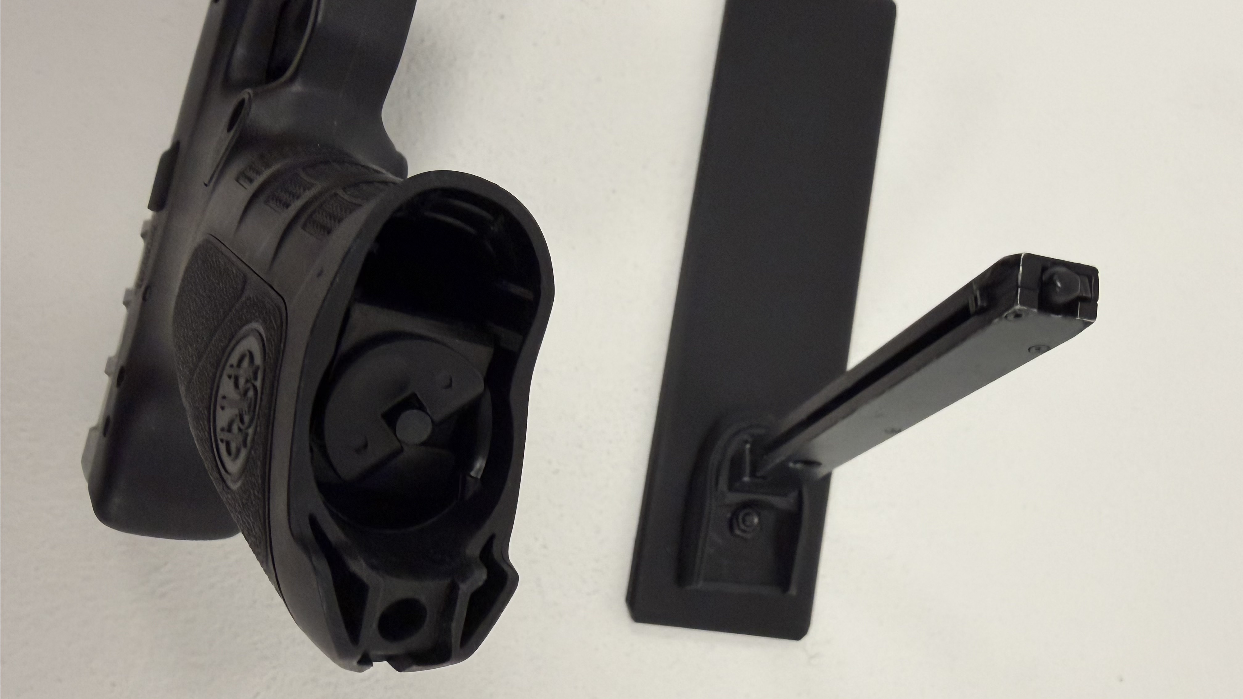 Replika airsfot pistolet GBB Beretta APX Umarex