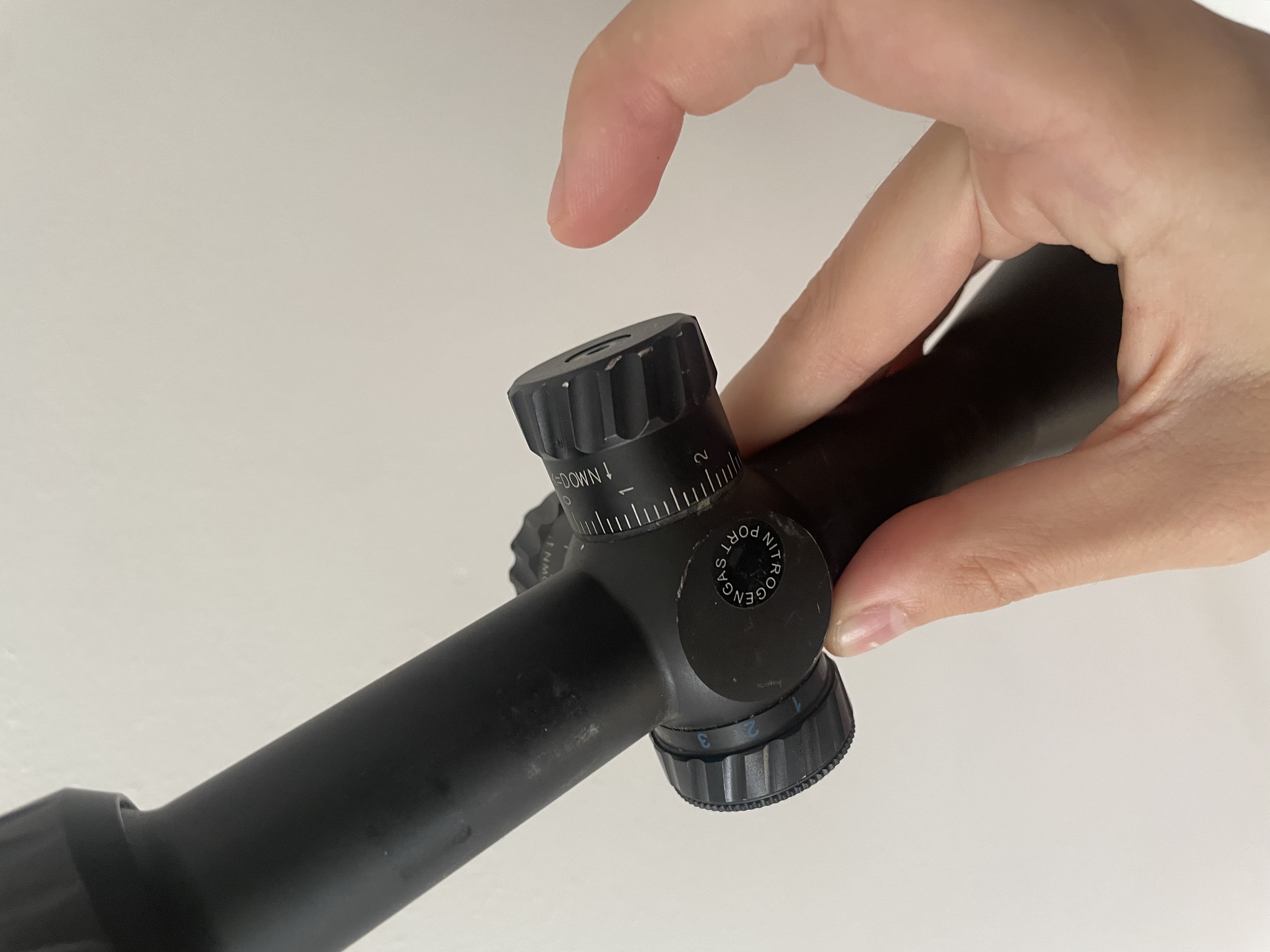 Luneta Theta Optics 3-12x40 AOE - Podświetlana siatka, regulacja paralaksy