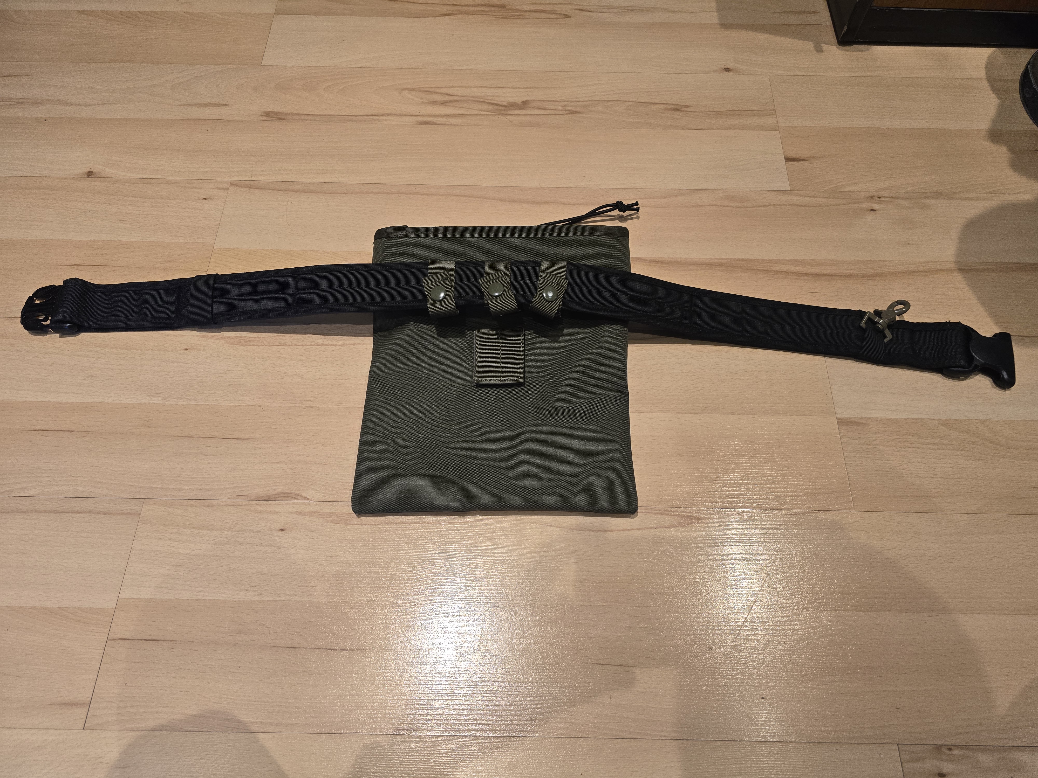 Pas taktyczny z torbą zrzutową