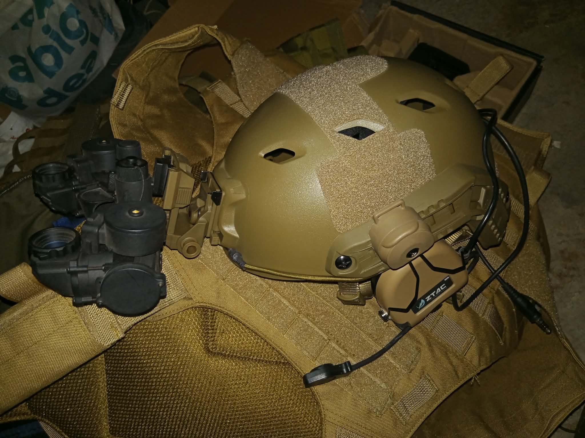 Hełm + słuchawki aktywne + nokto