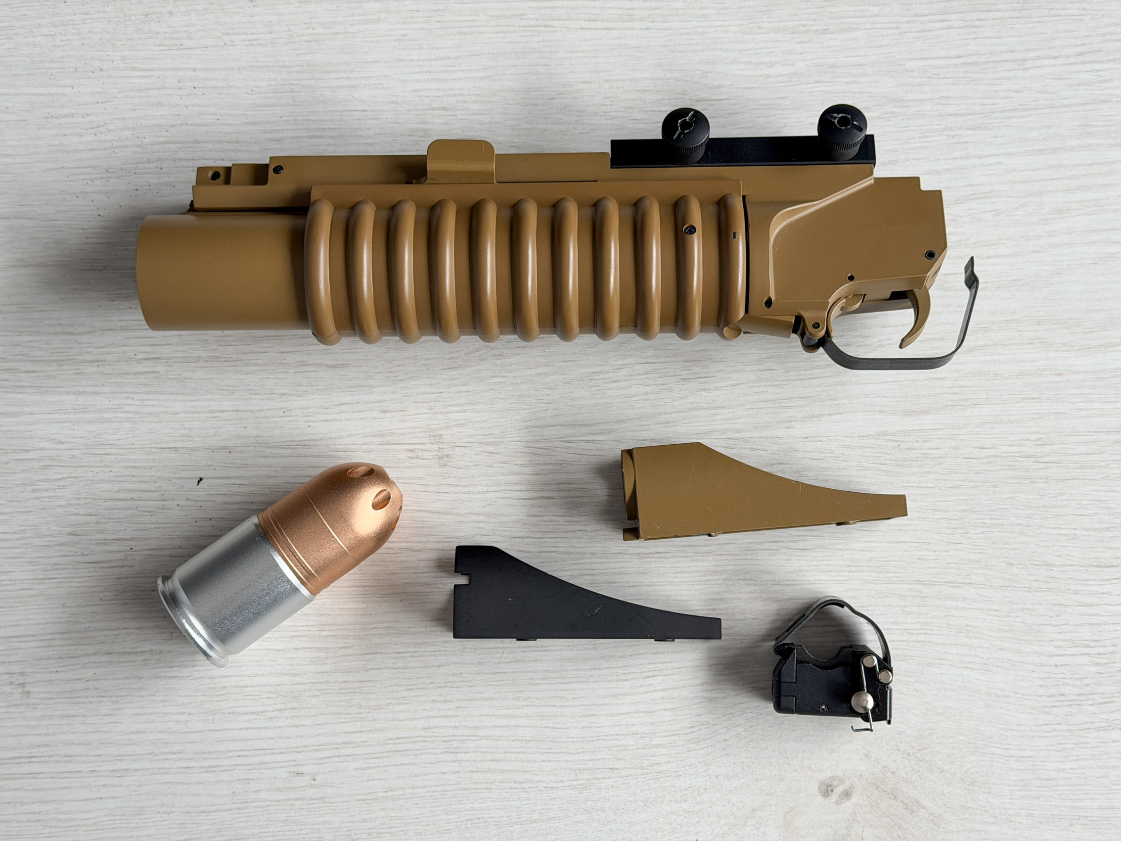 Granatnik replika m203 z granatem gazowym