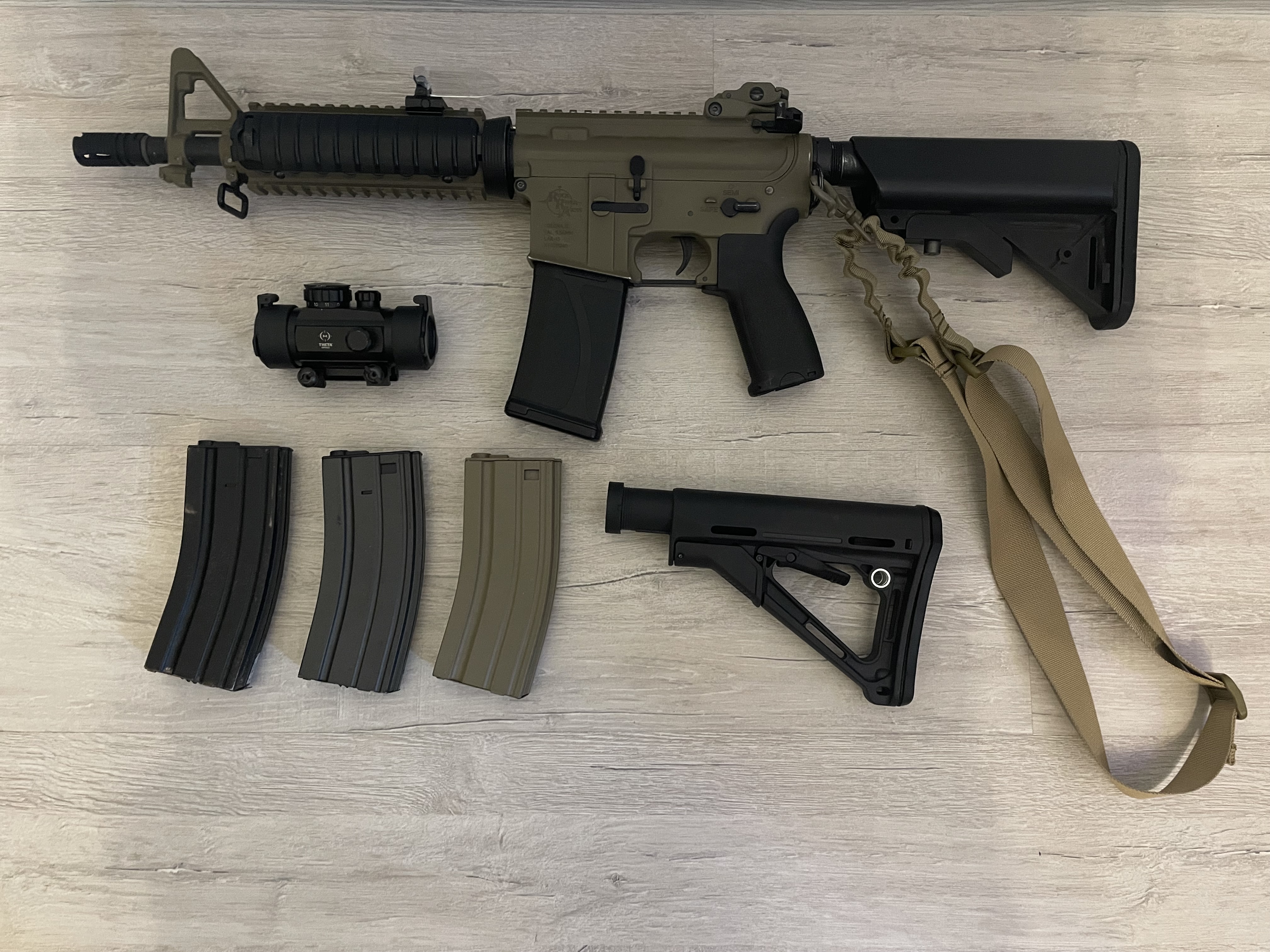 SPECNA ARMS SA-E04 EDGE + magi, koli, pas nośny i dodatkowa kolba