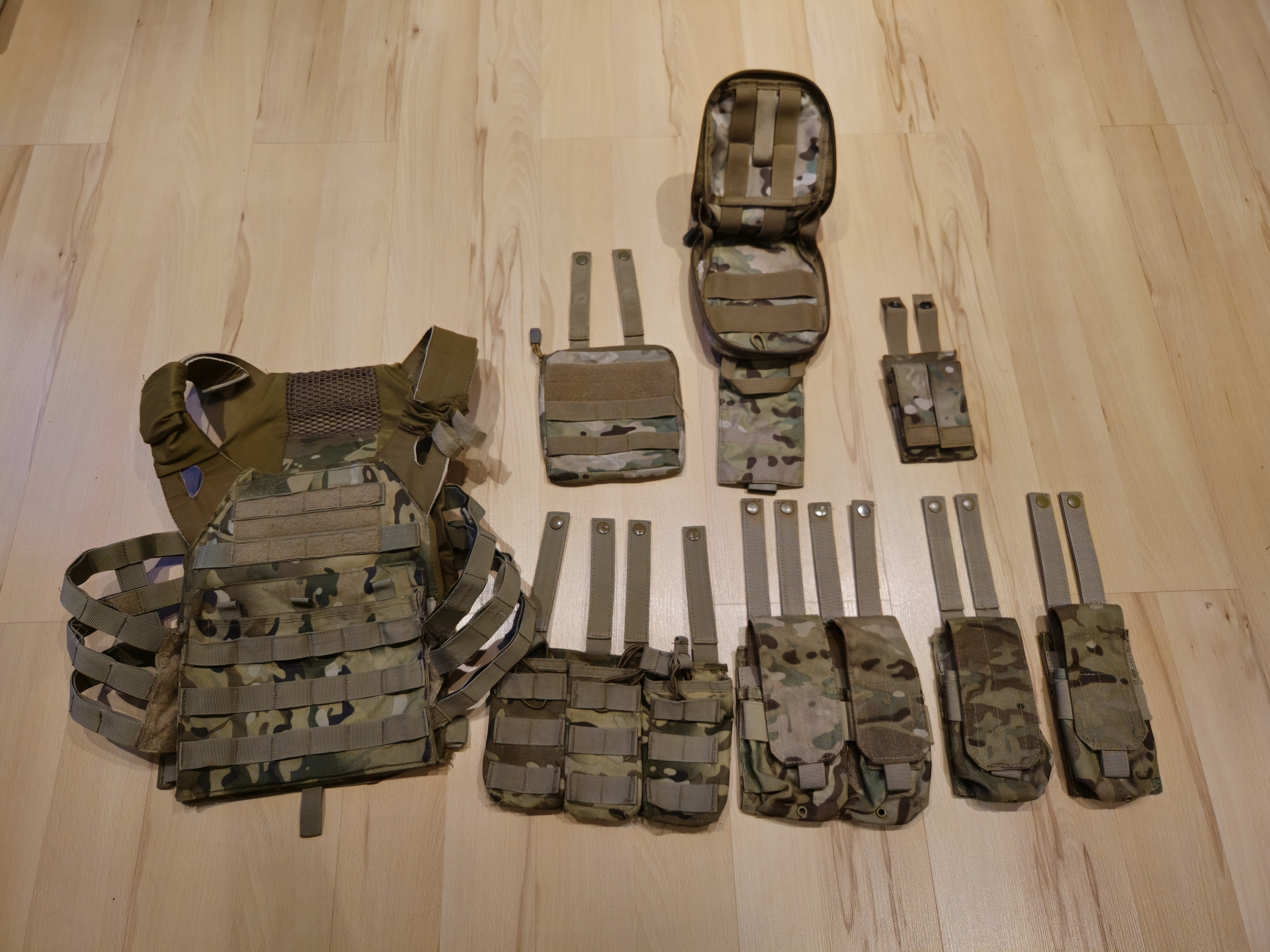 Kamizelka taktyczna multicam z dodatkami