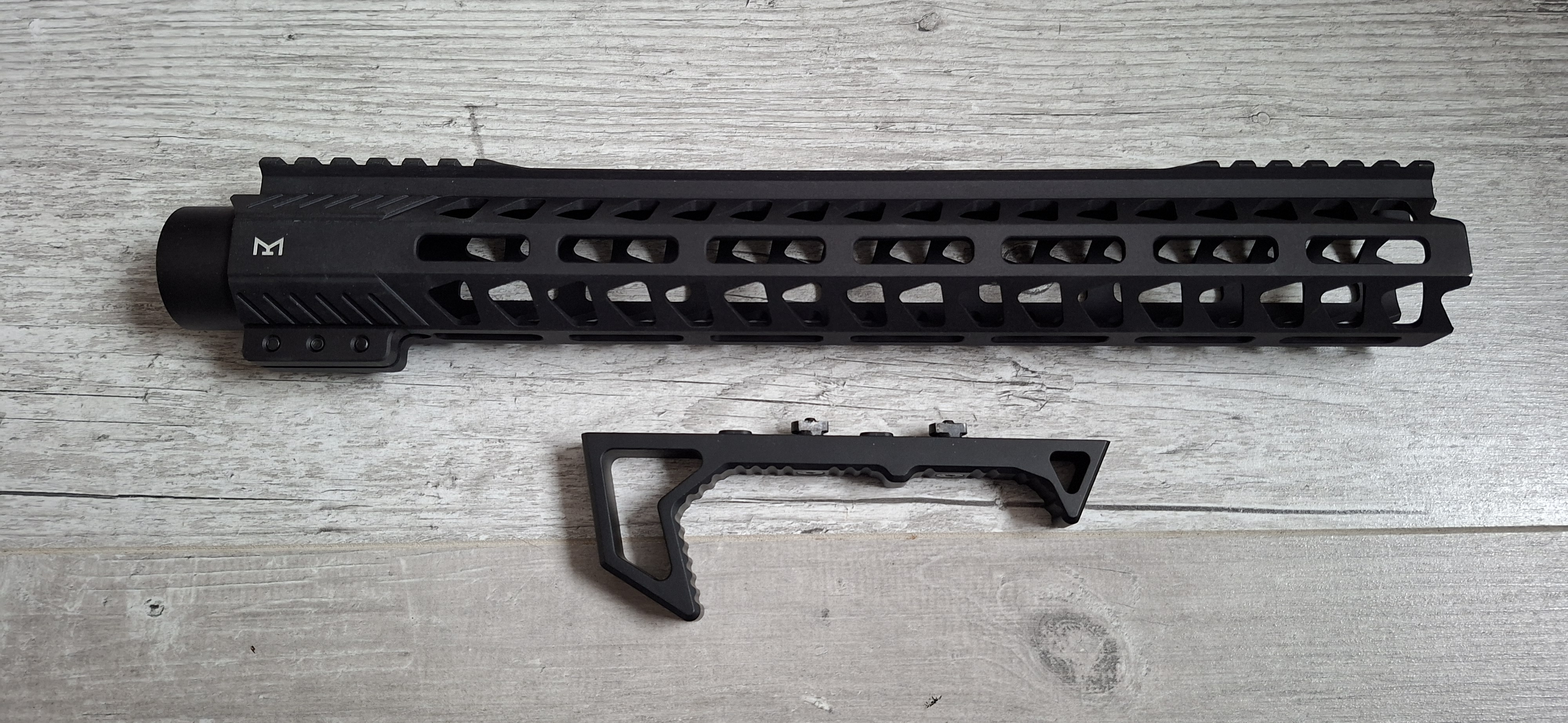(NIEAKTUALNE) Front 13 cali m-lok Delta Armory w stylu Strike Systems