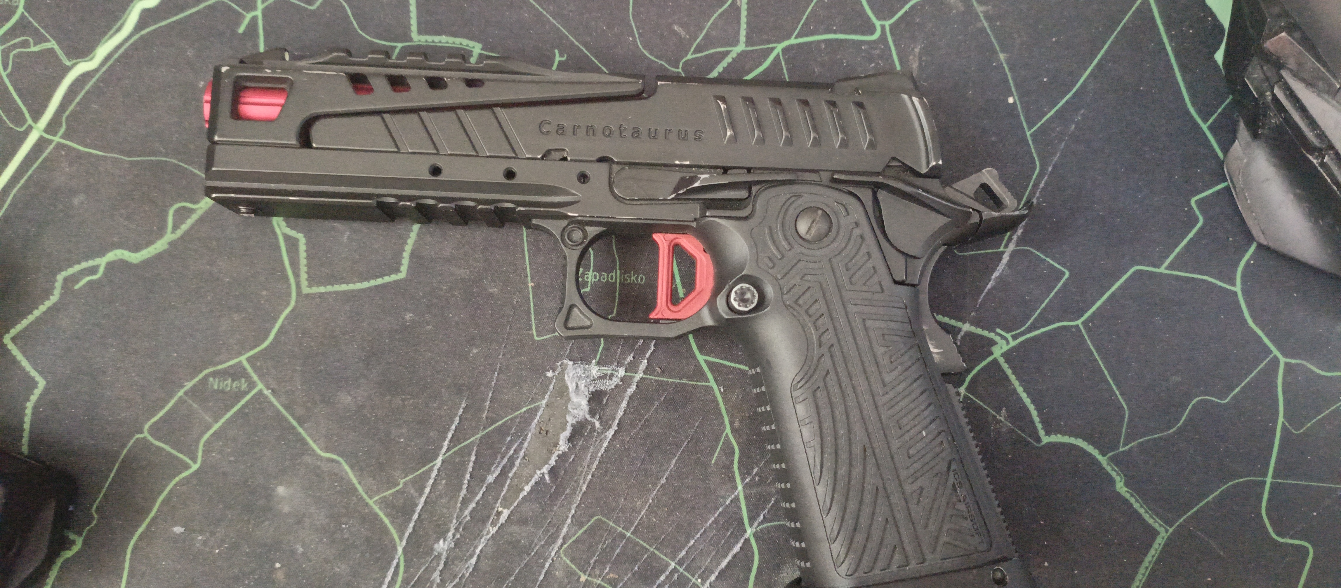 ICS Hi-capa carnotaurus + 2 magazynki CO2+ naboje CO2