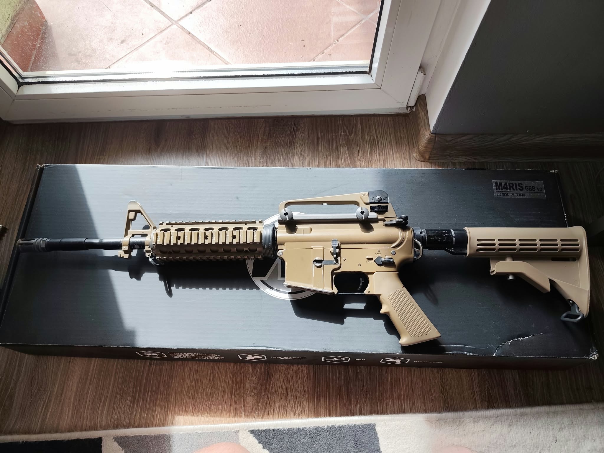 WE M4A1 RIS gbbr + 4 magazynki