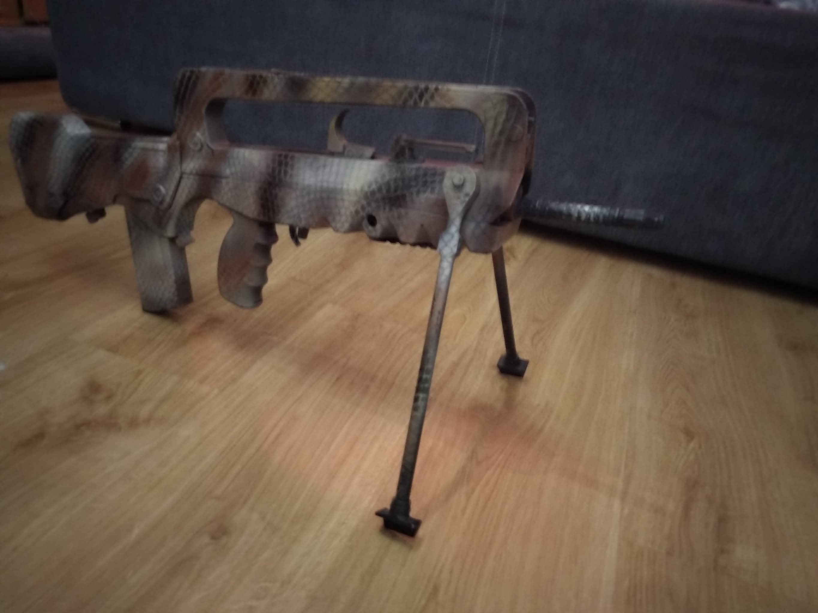 Famas poszukiwany
