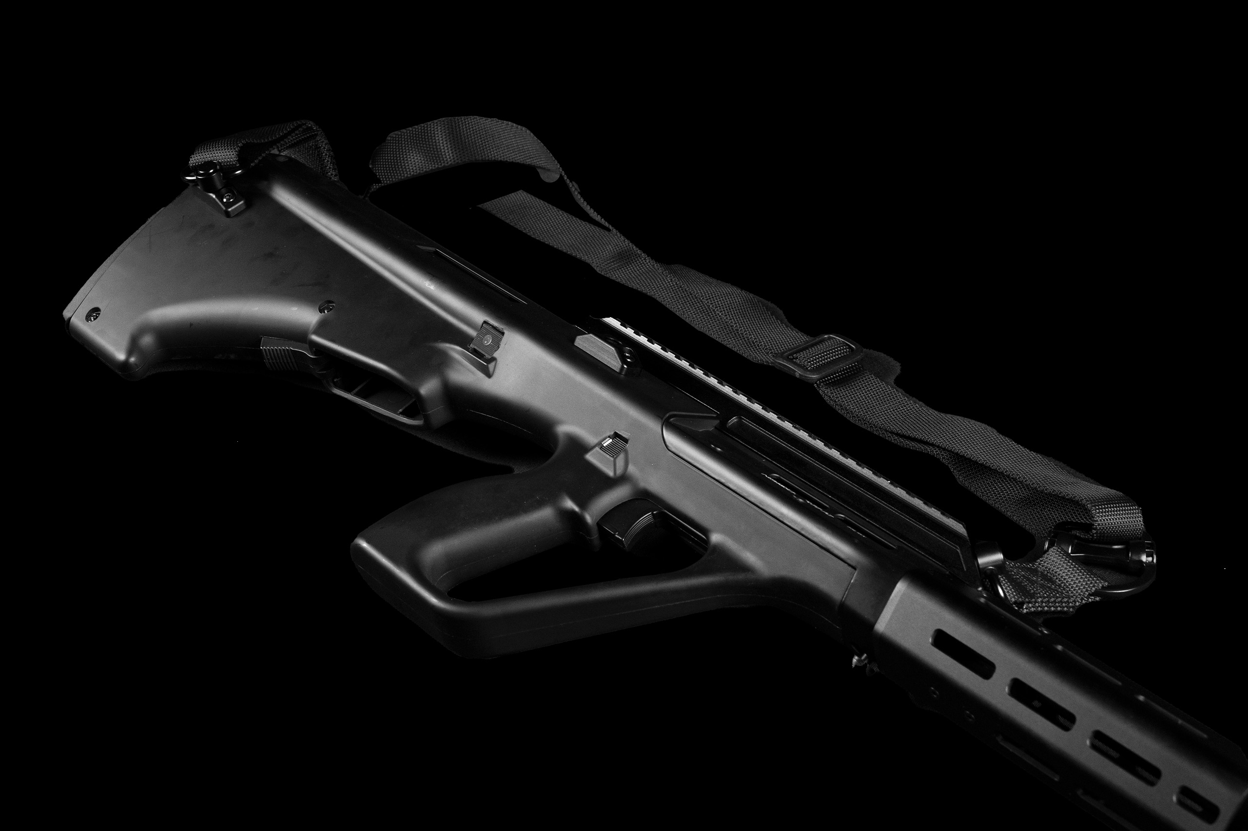 Repliki karabinka Steyr AUG w ofercie austriackiego youtubera