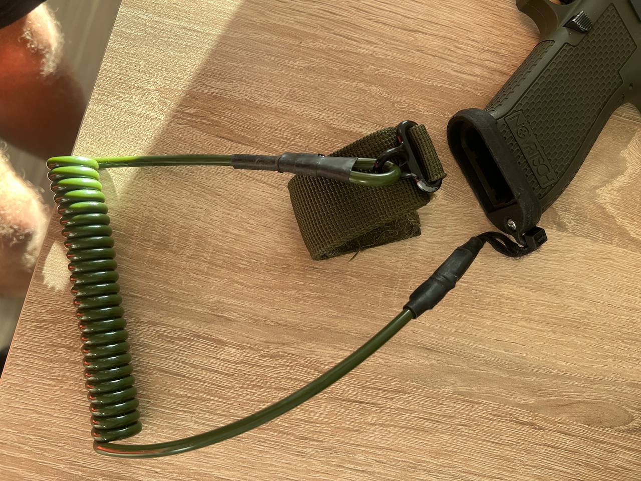 ASG Novritsch SSP18 Green Gas / CO2 + 4 magazynki + gaz + smycz