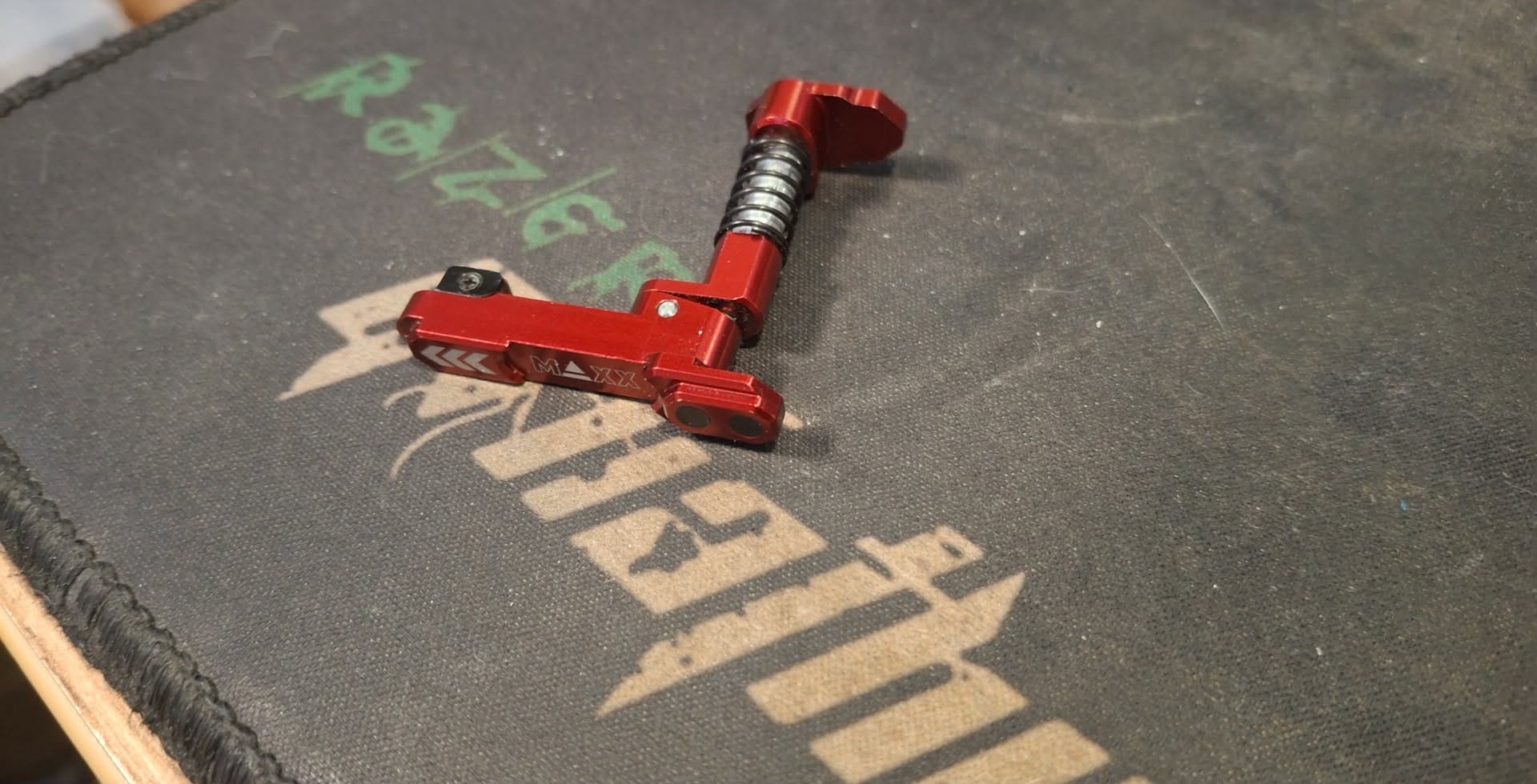 Zwalniacz maga MAXX MODEL