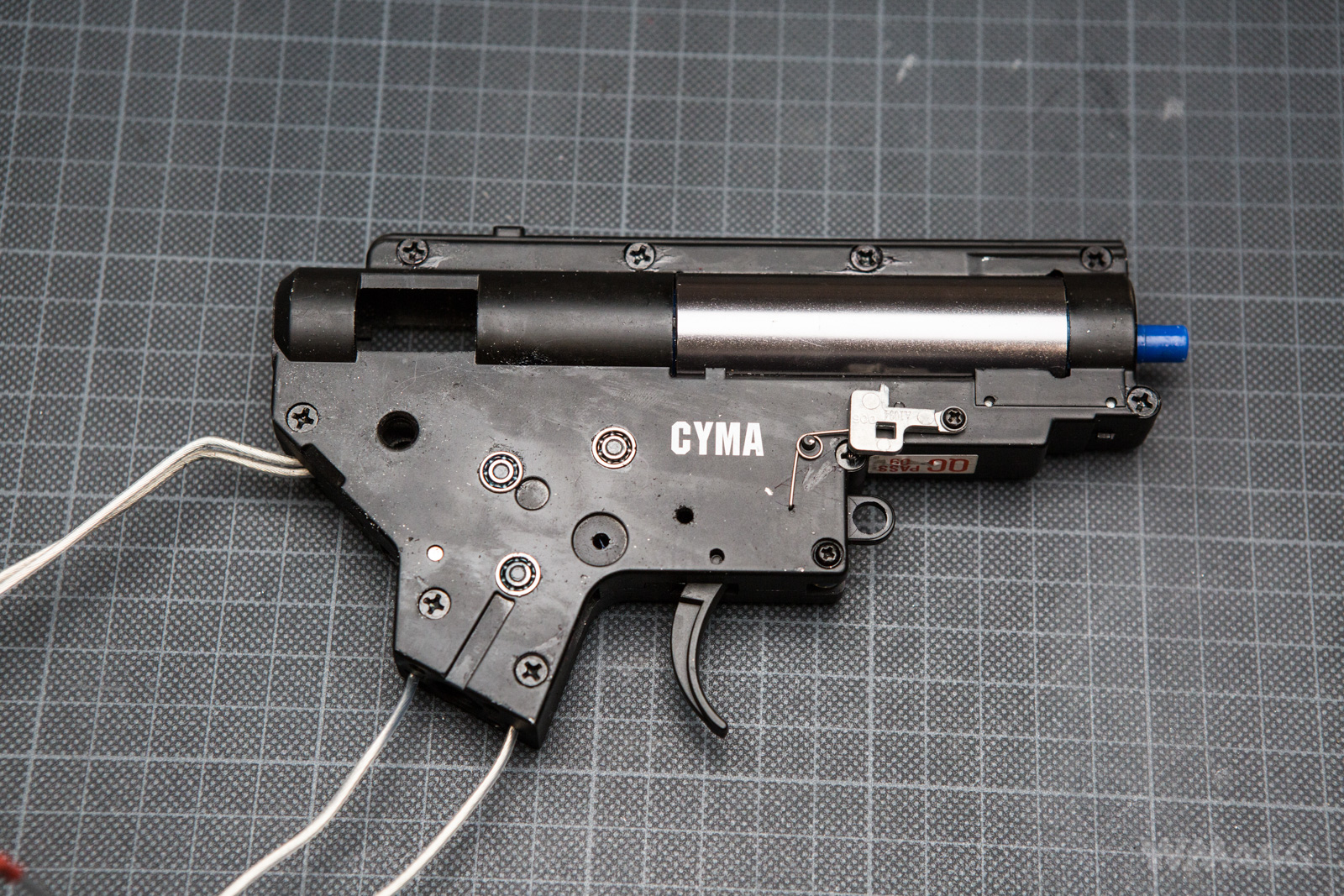 Cyma CM.097B - wewnątrz