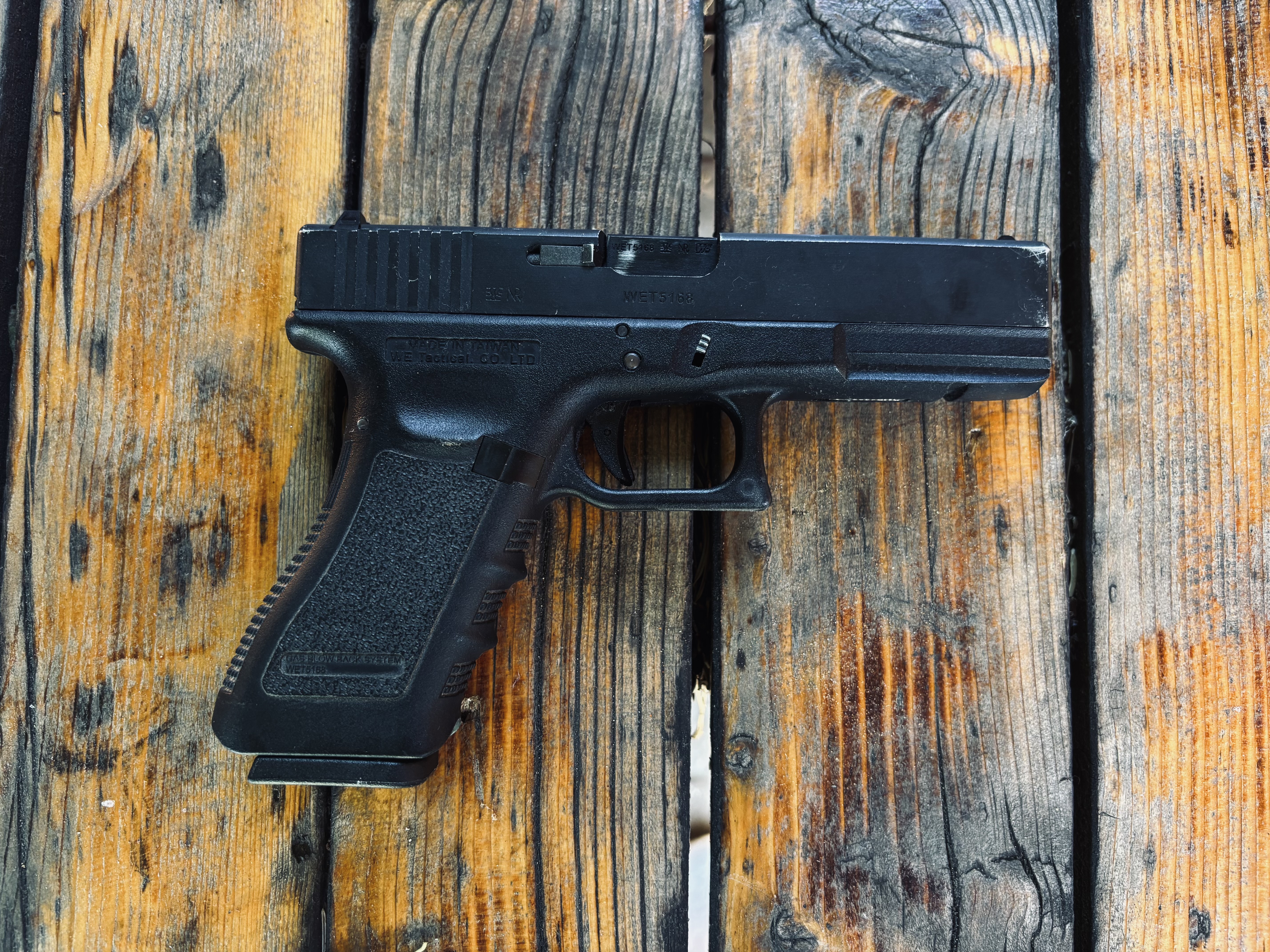 Glock 17 we+ 2 dodatkowe magi
