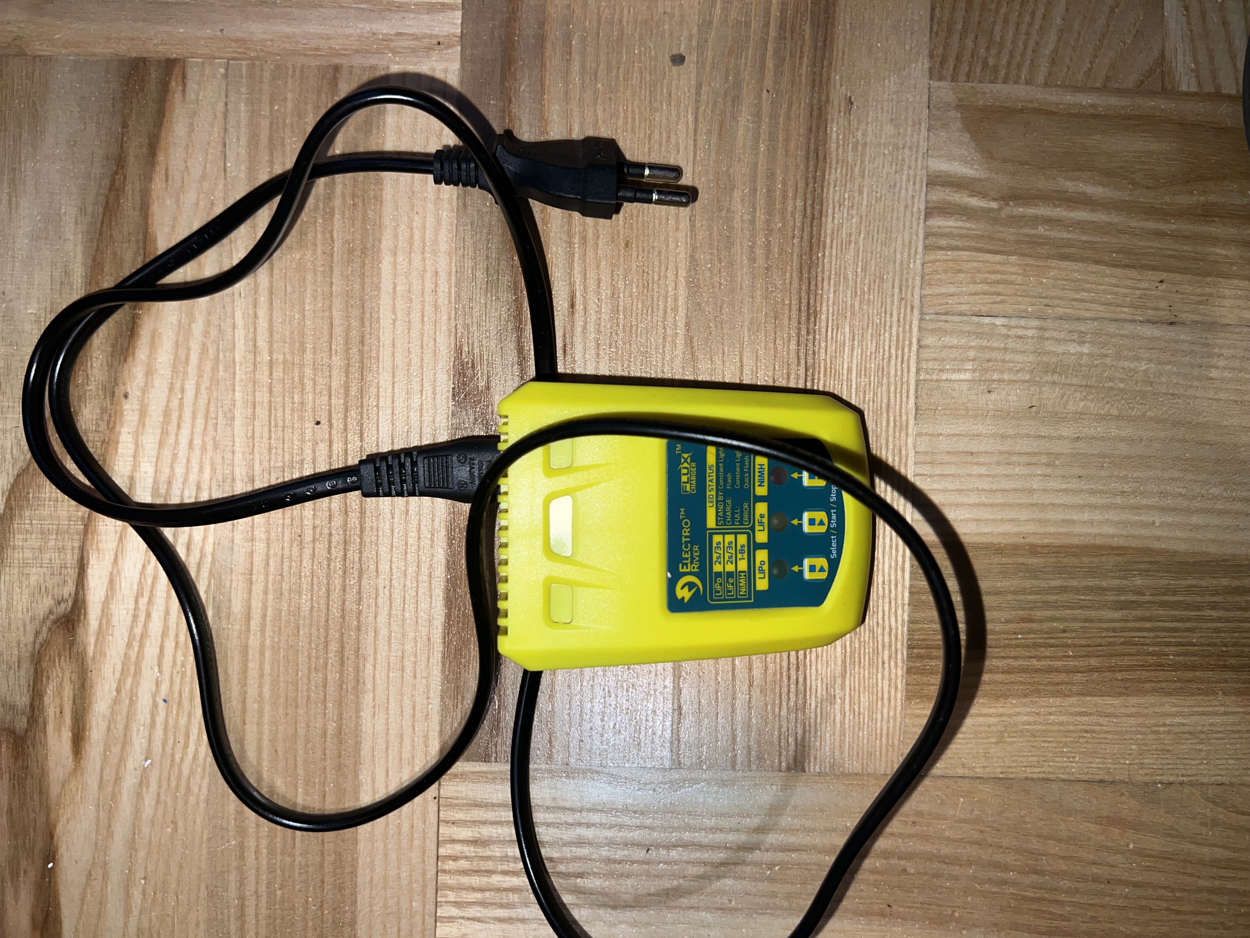 Akumulatory specna arms 1300mah 11,1v + ładowarka