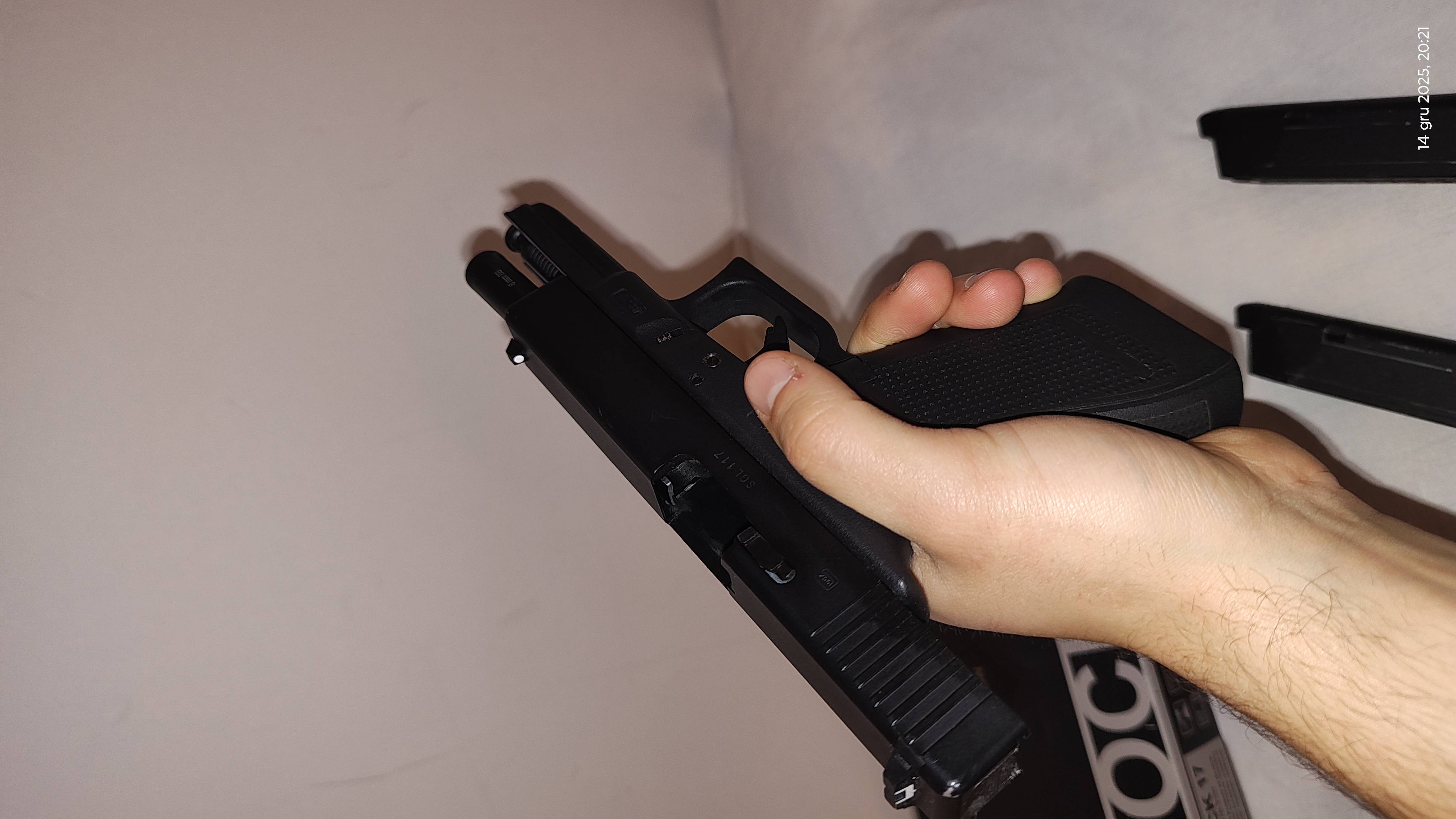 Glock 17 gen4 AIRSOFT GUN + 2mag + gaz + kulki.