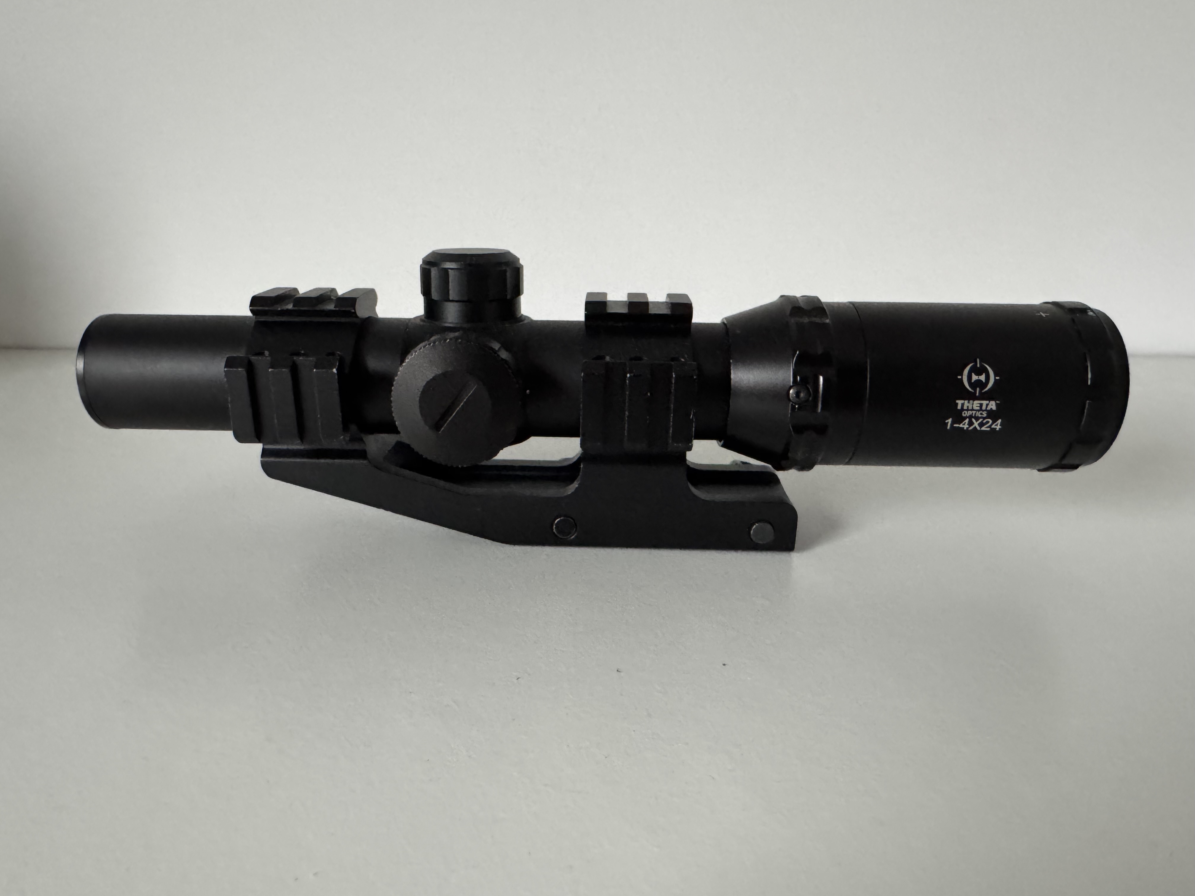 Luneta biegowa Theta Optics 1-4x24 FFP z montażem