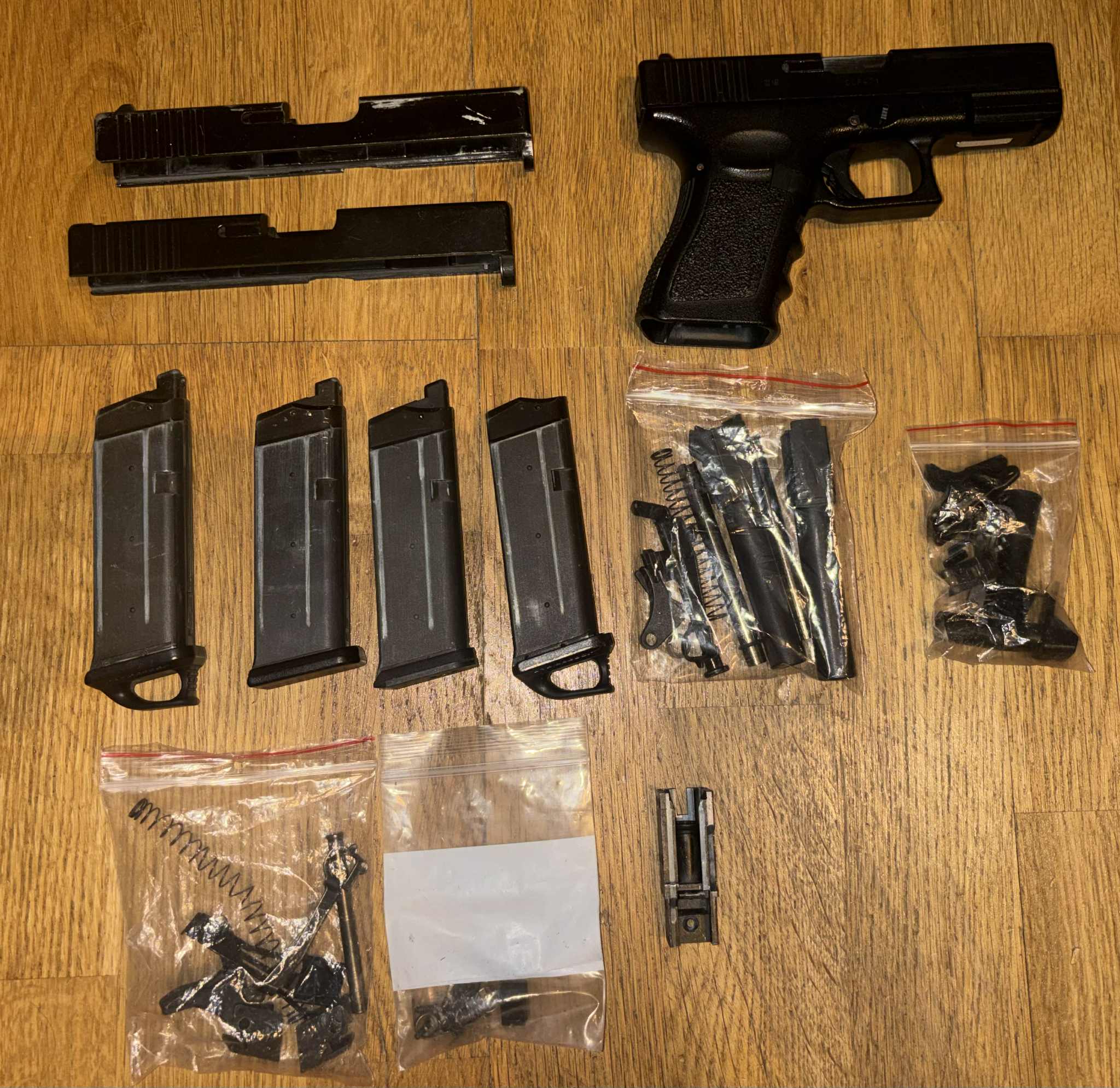 Glock 19+części od firmy Asg (Cena do dogadanai) (,,Oddam za grosze")