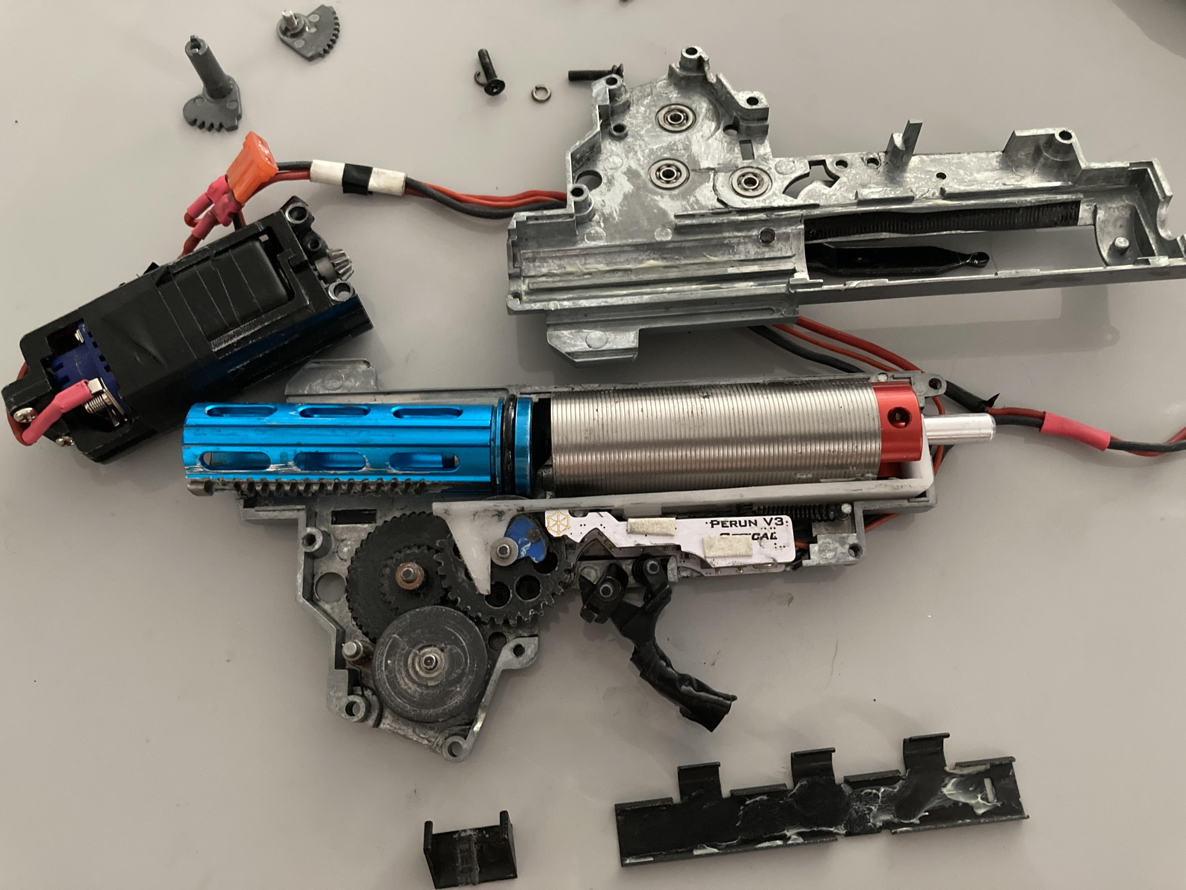 UAR APS, AEG (mocny tuning ~1,9 J)