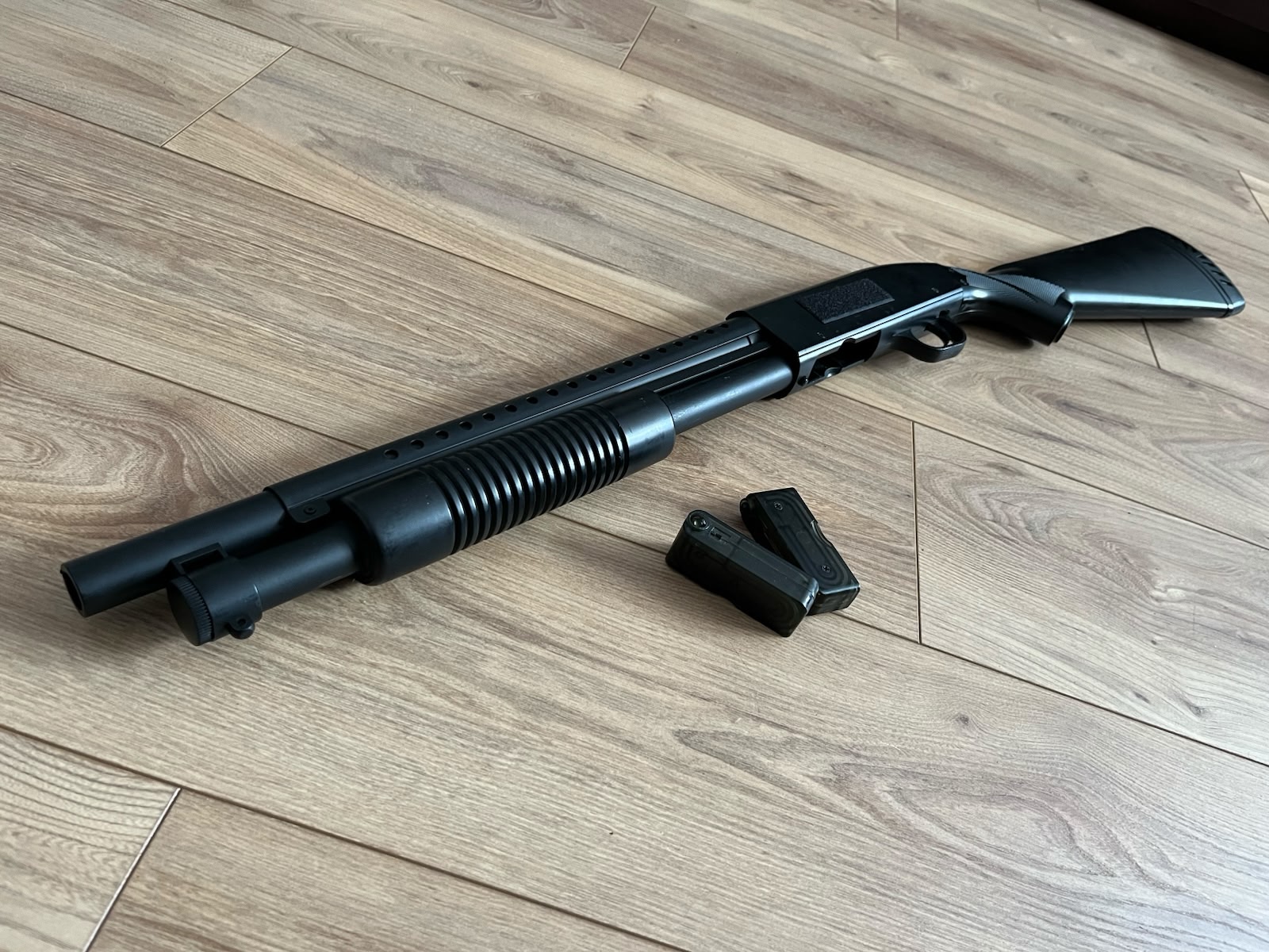 Sprężynowa replika strzelby Mossberg 500 (MP003A)