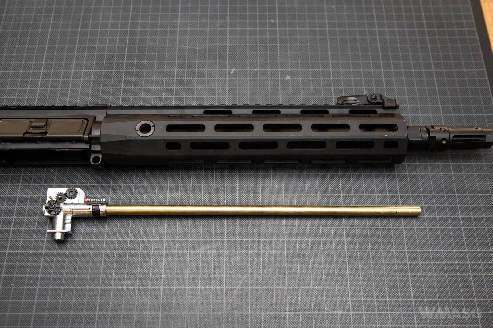 Cyma CM.097B - wewnątrz