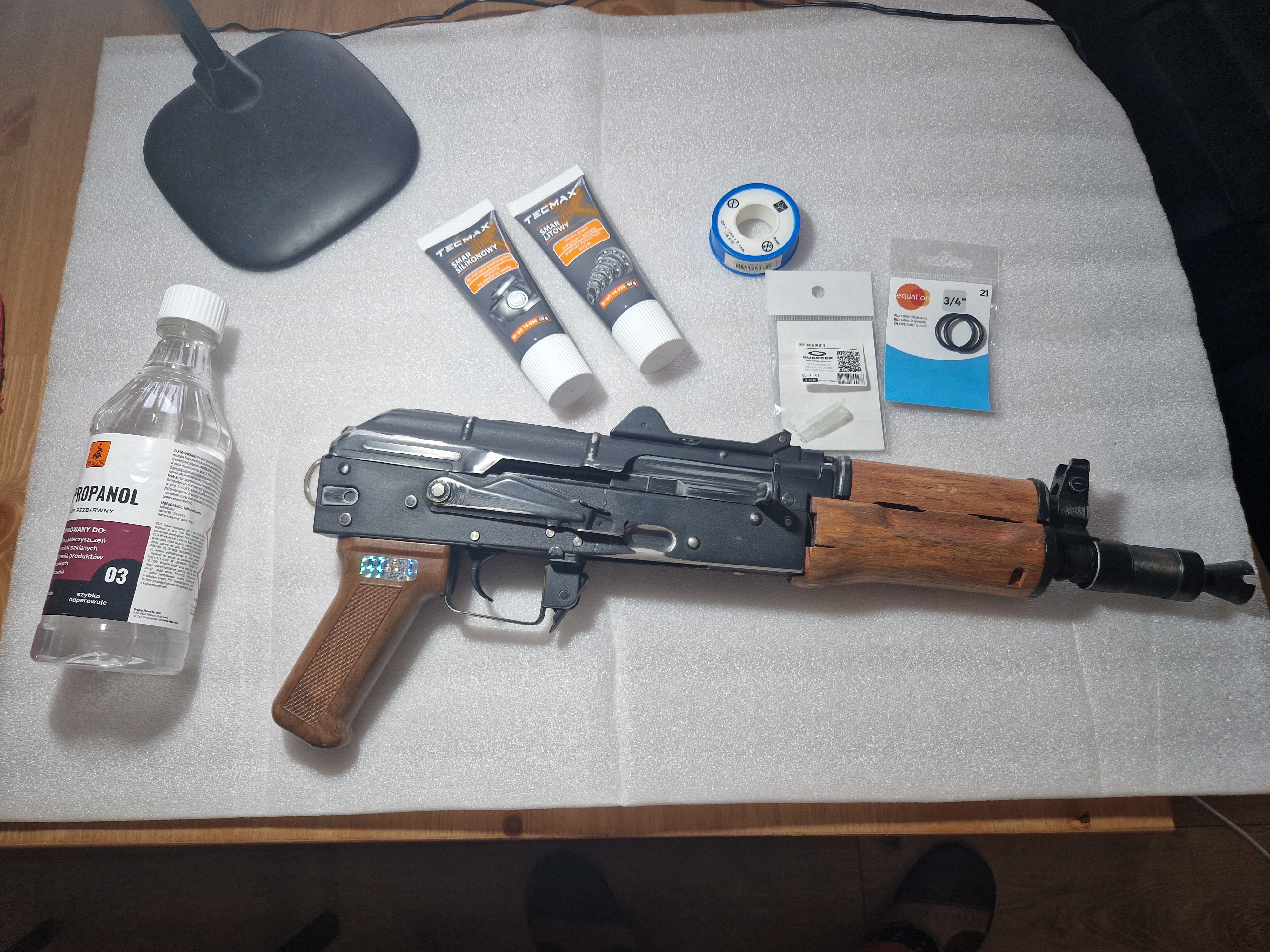 Cały zestaw! Uszkodzona replika Boyi RK-01 W + pistolet + magazynki + akumulatory + części do gearboxa