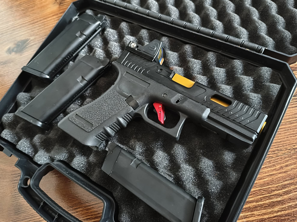 Glock East Crane + Magazynki