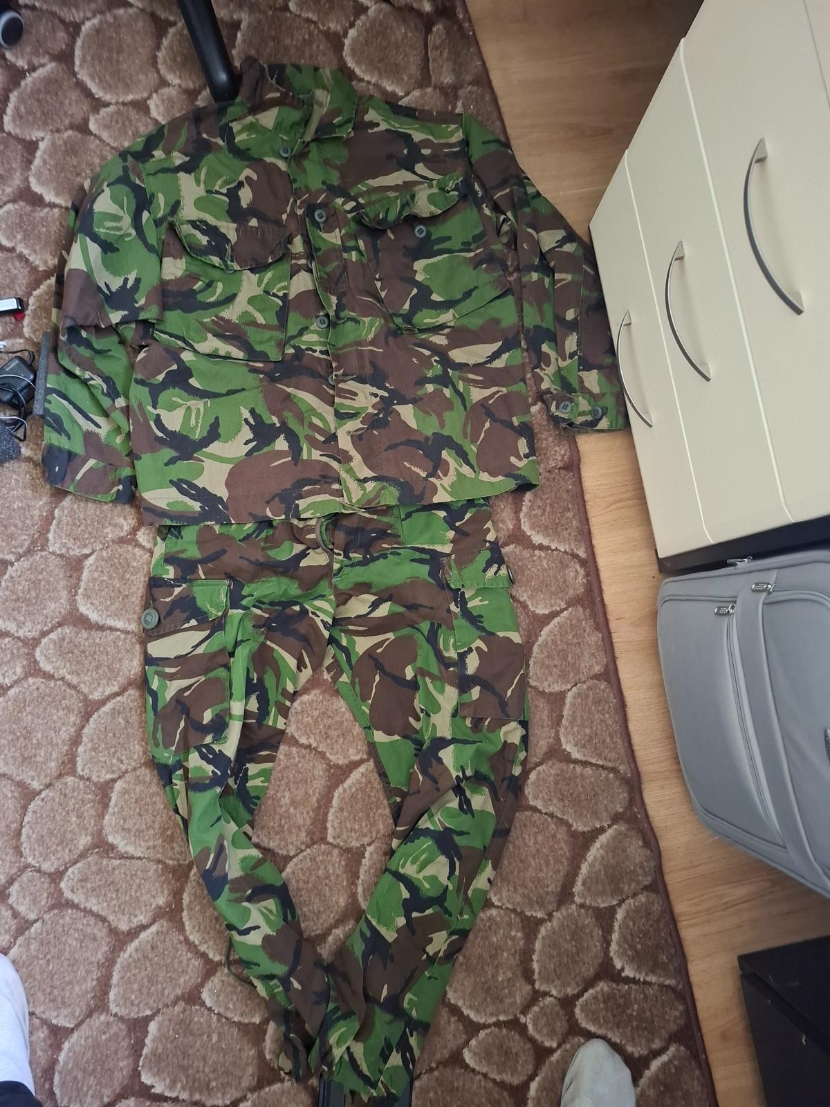 Sprzęt ASG (kilka replik, mundur i rzeczy do ASG)