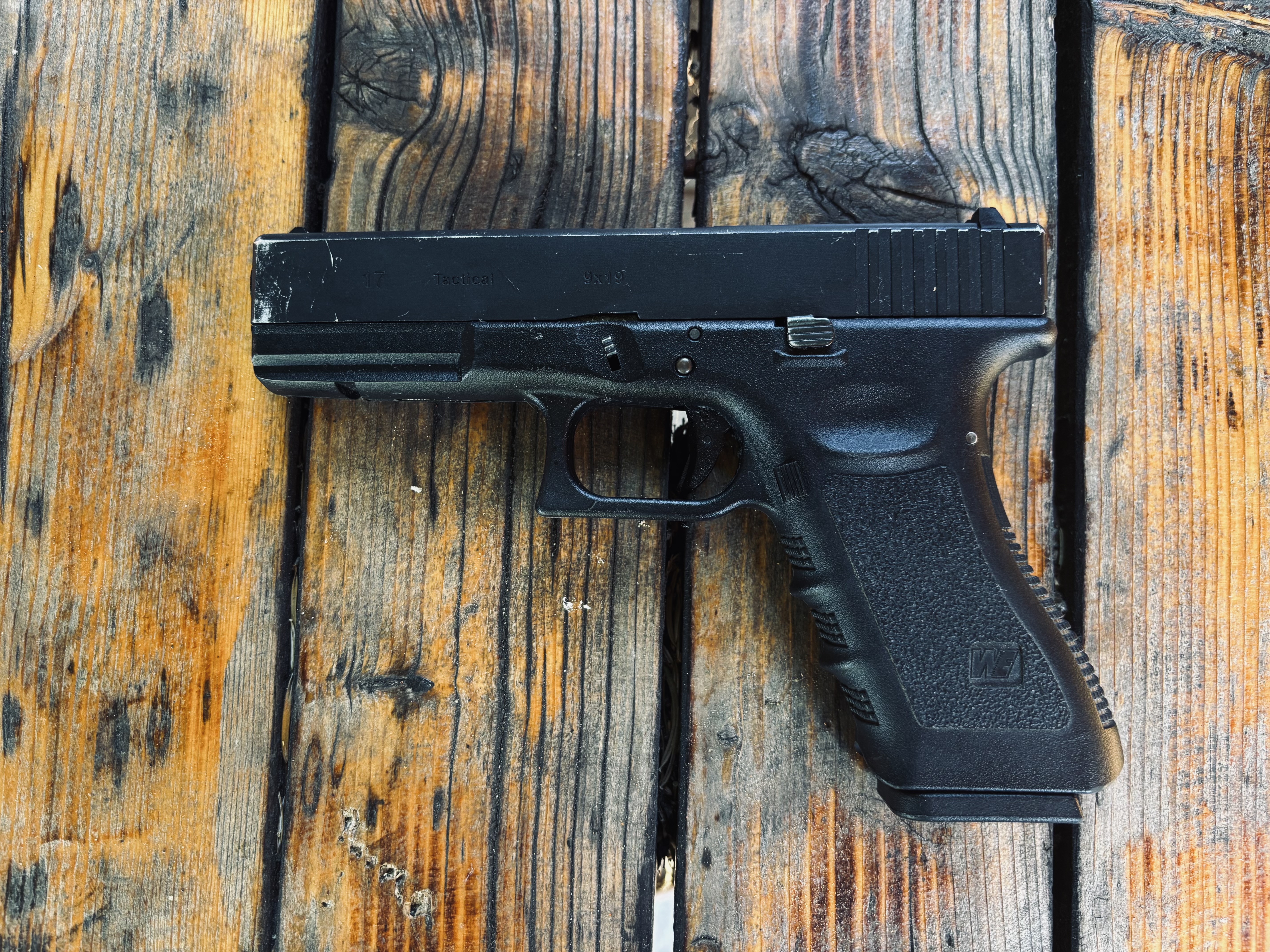 Glock 17 we+ 2 dodatkowe magi