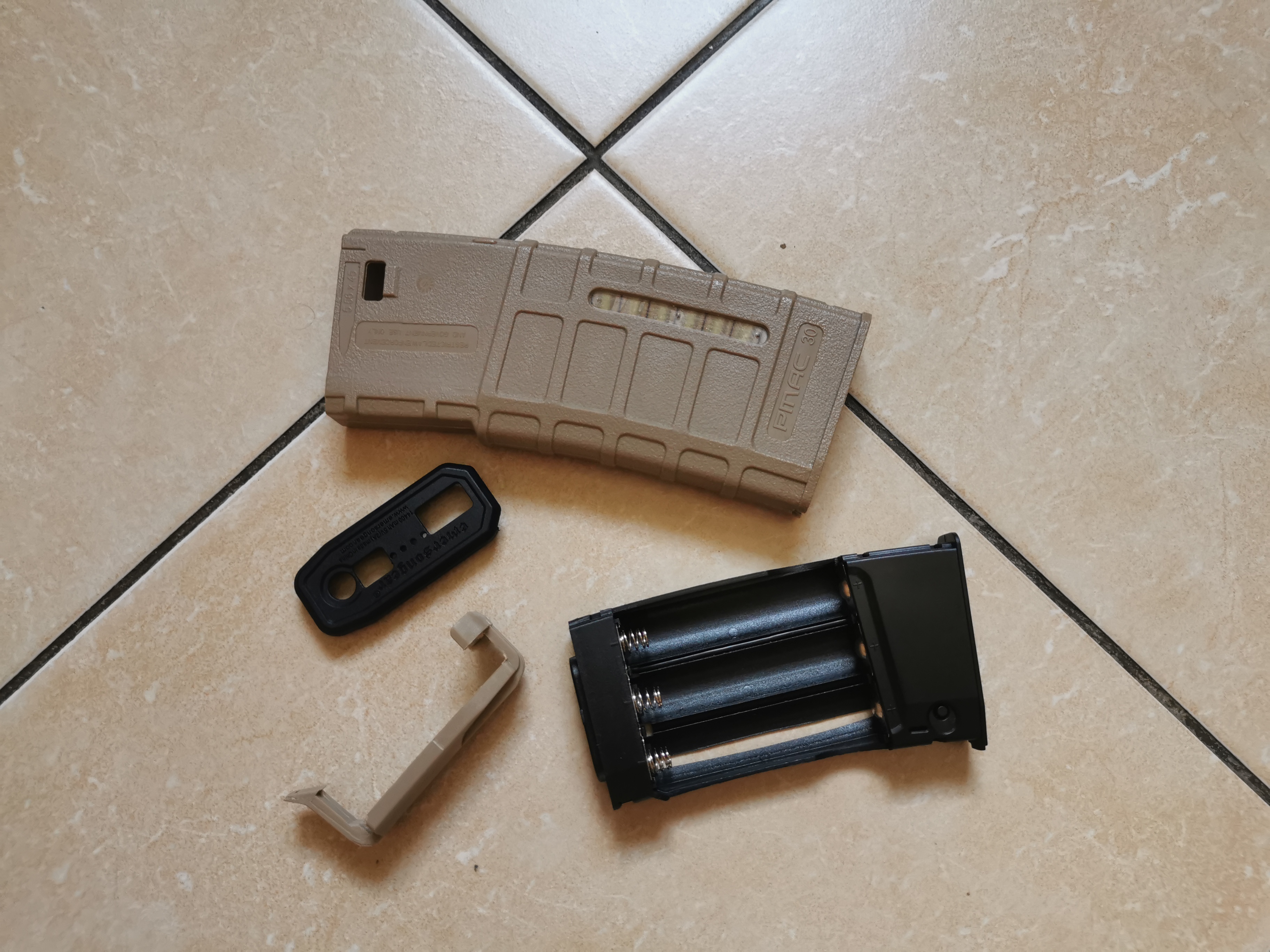 Powerbank w kształcie magazynka PMAG (UWAGA BRAK OGNIW W ŚRODKU)