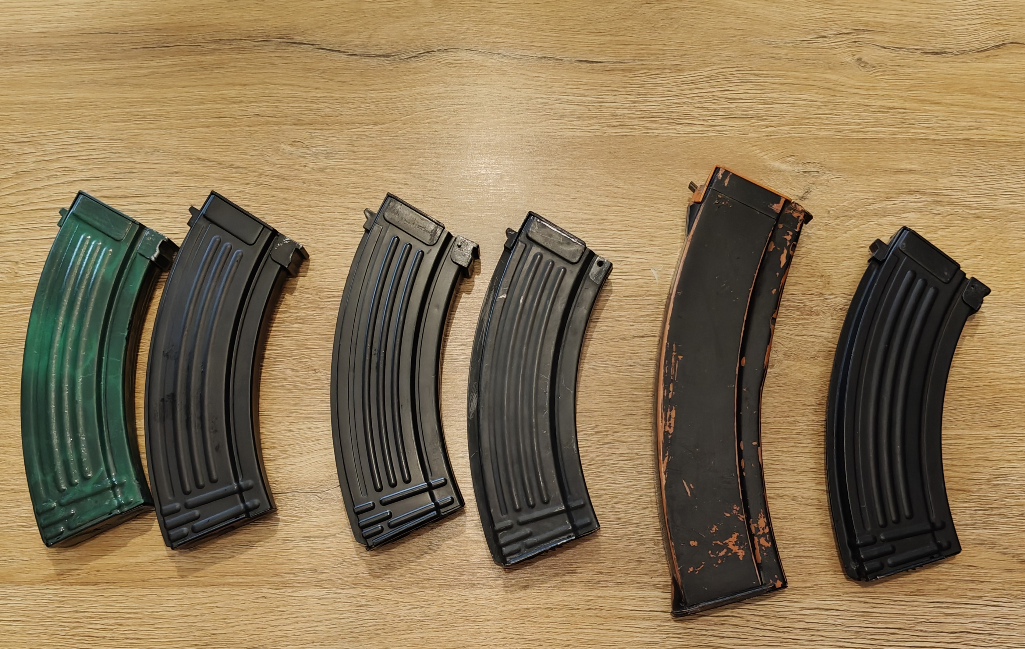 Złom magazynków AK