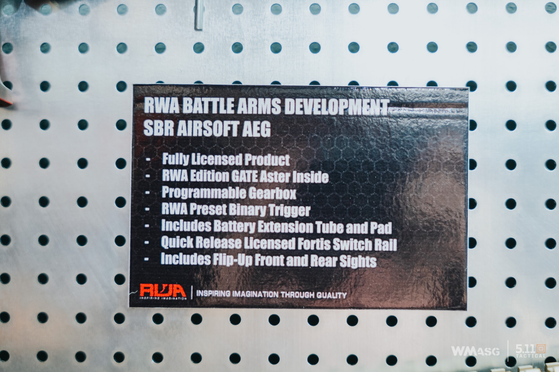 Red Wolf Airsoft z licencjonowanymi produktami własnej produkcji.