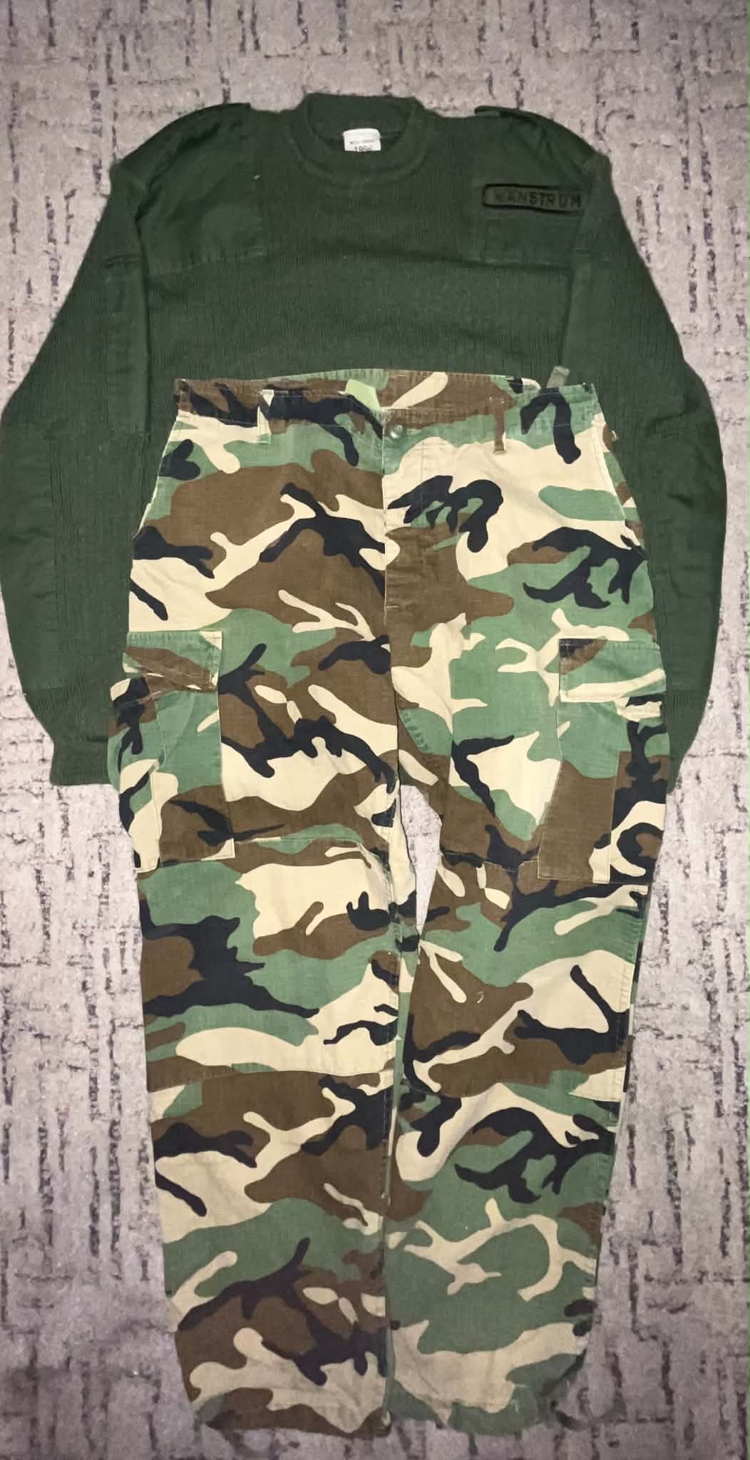 Zestaw wojskowy: Spodnie Woodland (BDU) + Sweter Oficerski Olive | Rozmiar M | Stan Dobry