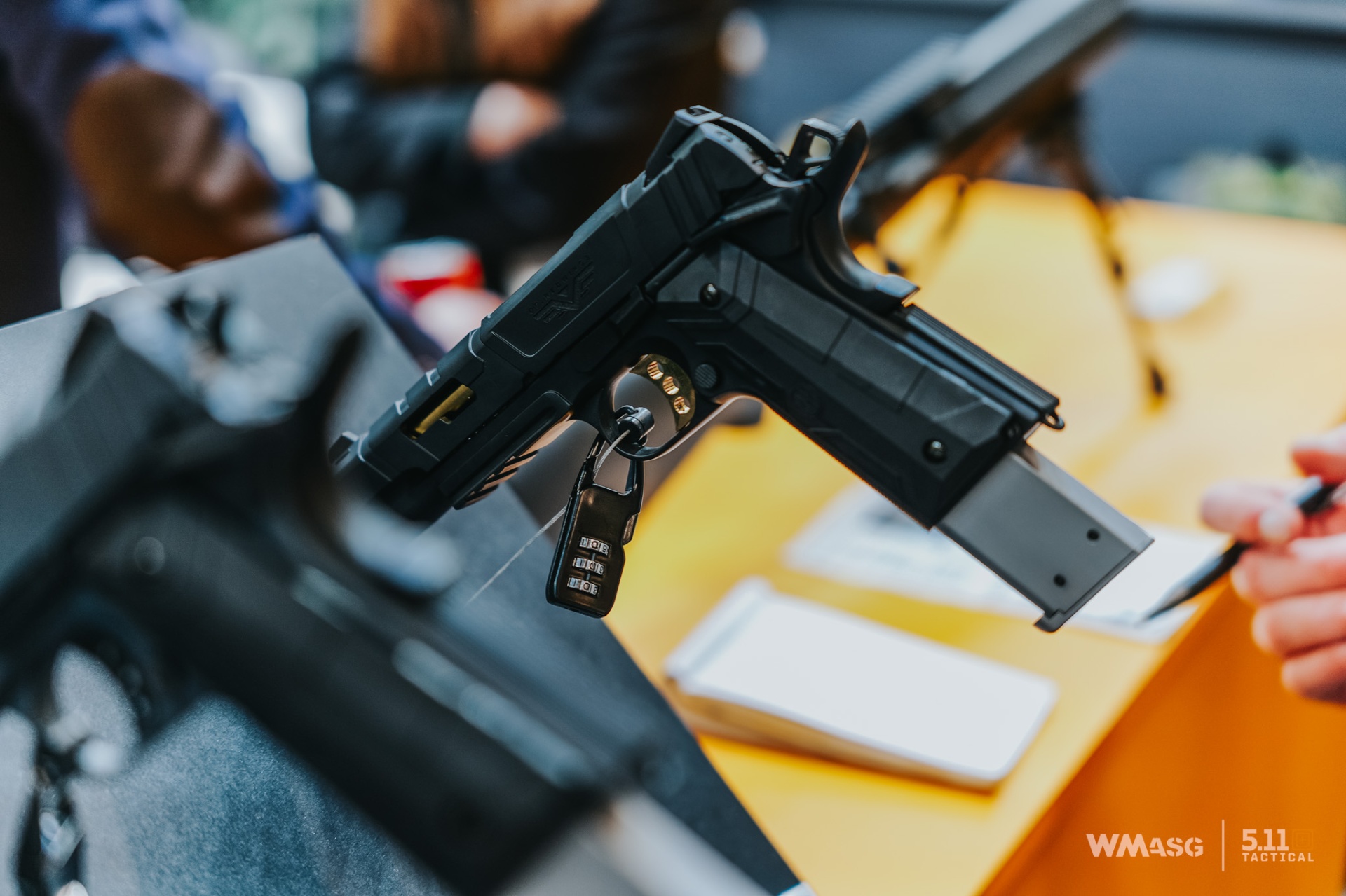 Z wiatrówek do replik airsoftowych czyli Rossi na targach IWA 2023