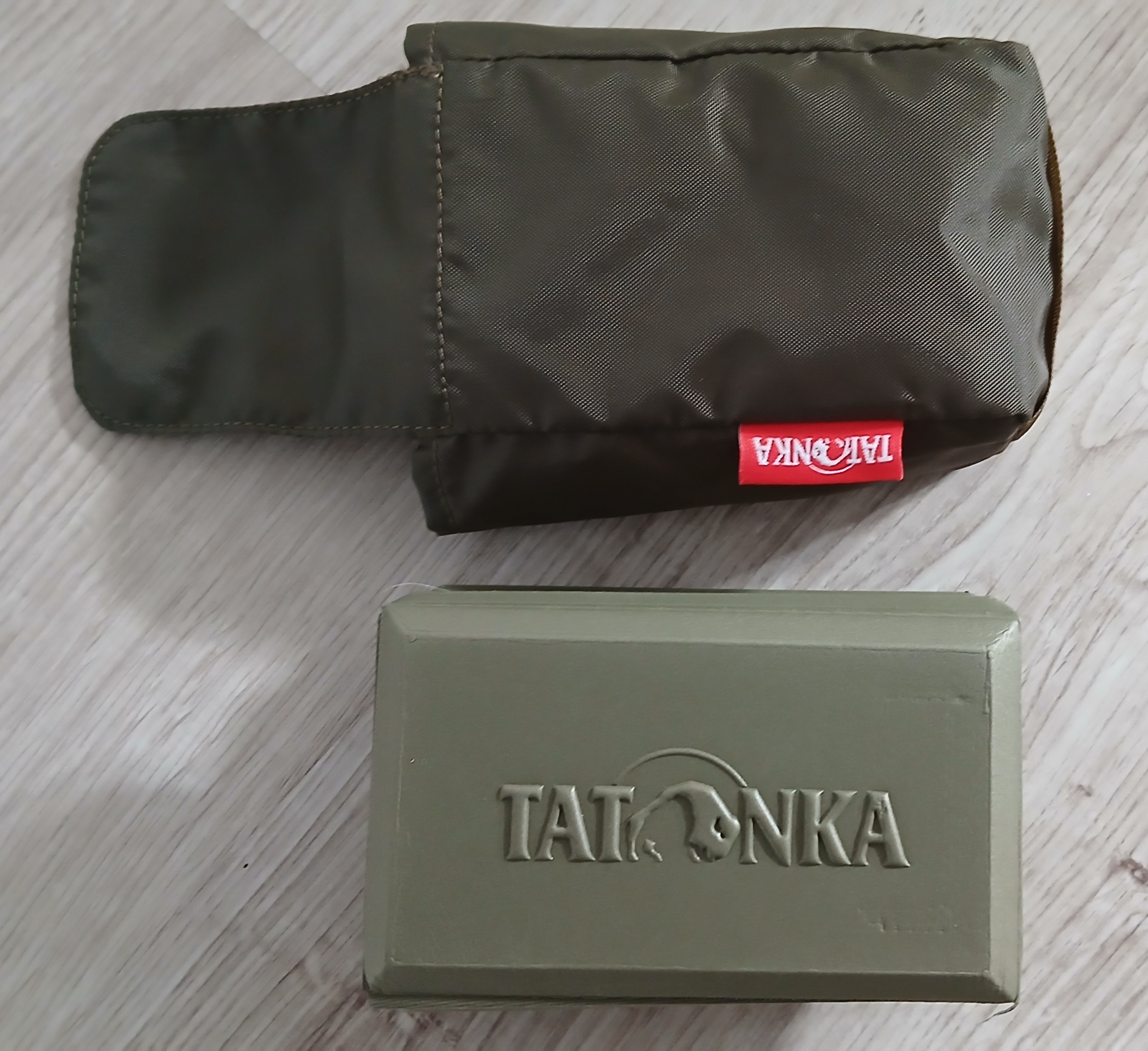 siedzisko turystyczne Tatonka Foldable Seat Mat olive 26x34 cm