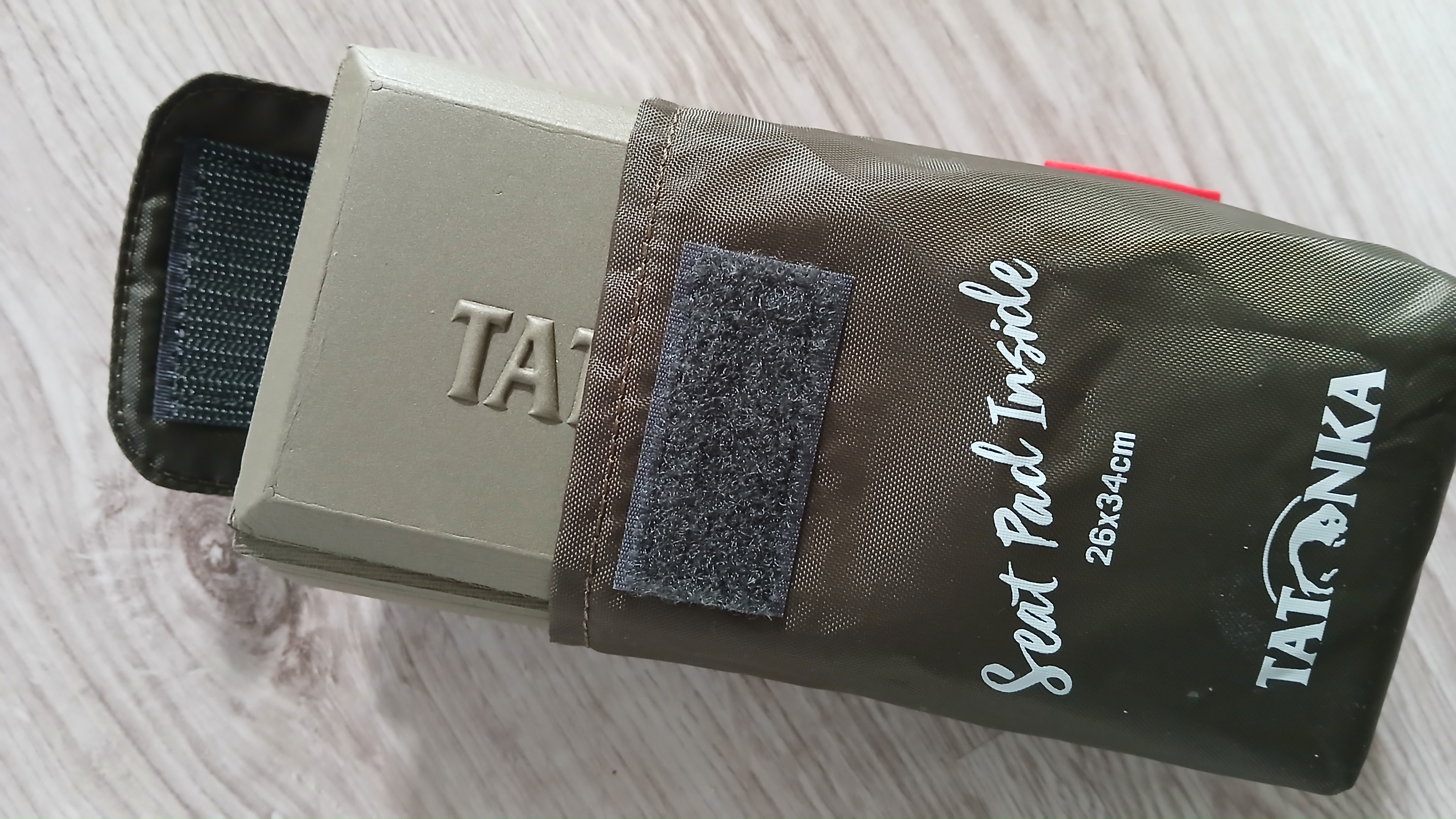 siedzisko turystyczne Tatonka Foldable Seat Mat olive 26x34 cm