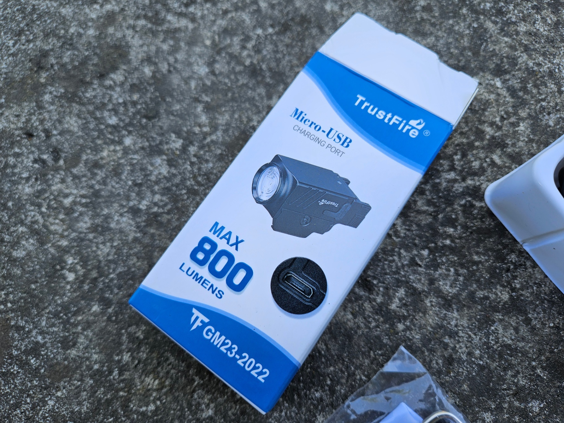 Latarka pistoletowa na pistolet GM23 800lm