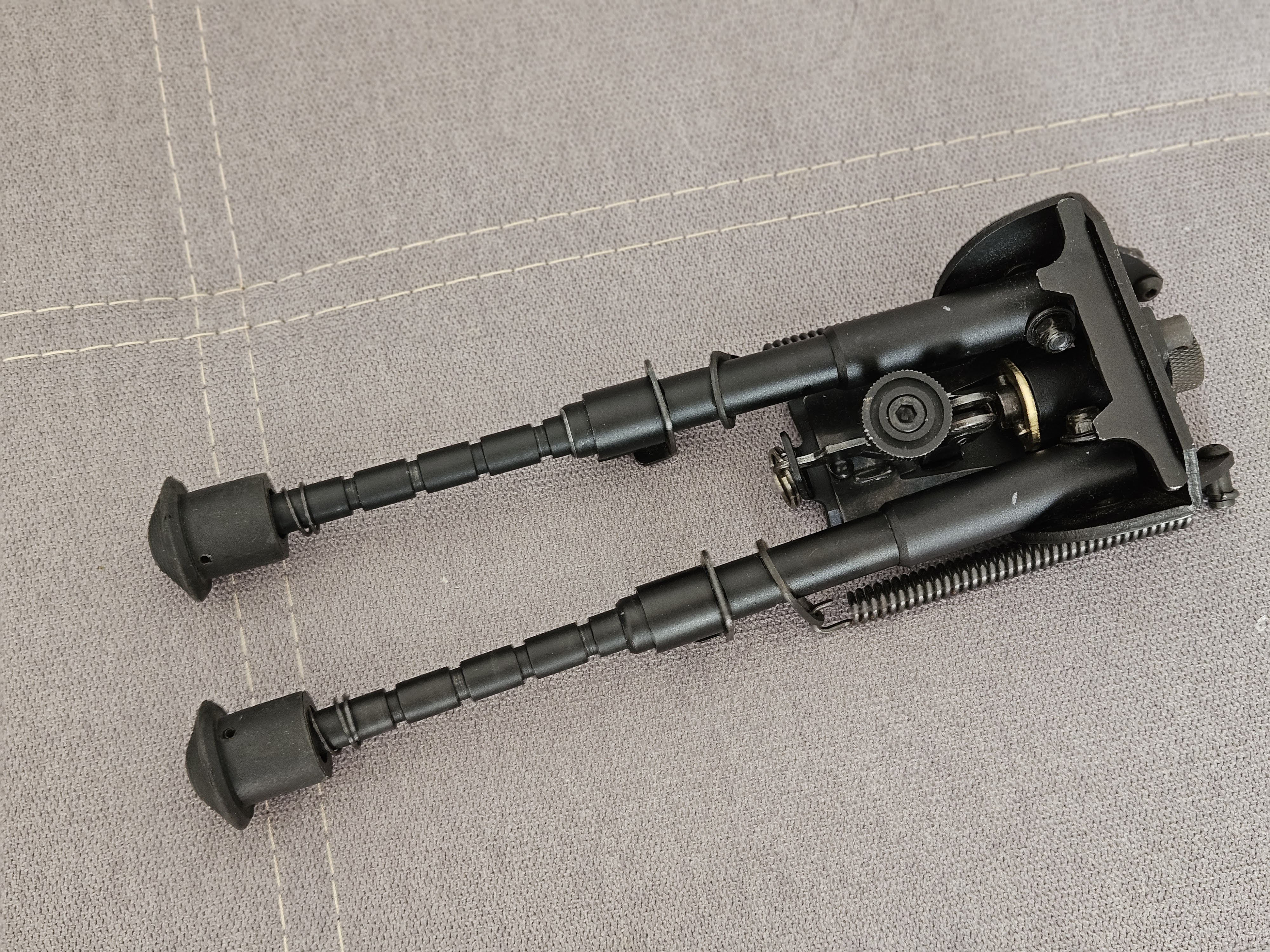 Dwójnóg bipod Novritsch V1 rozkładany, adapter na szynę 22mm