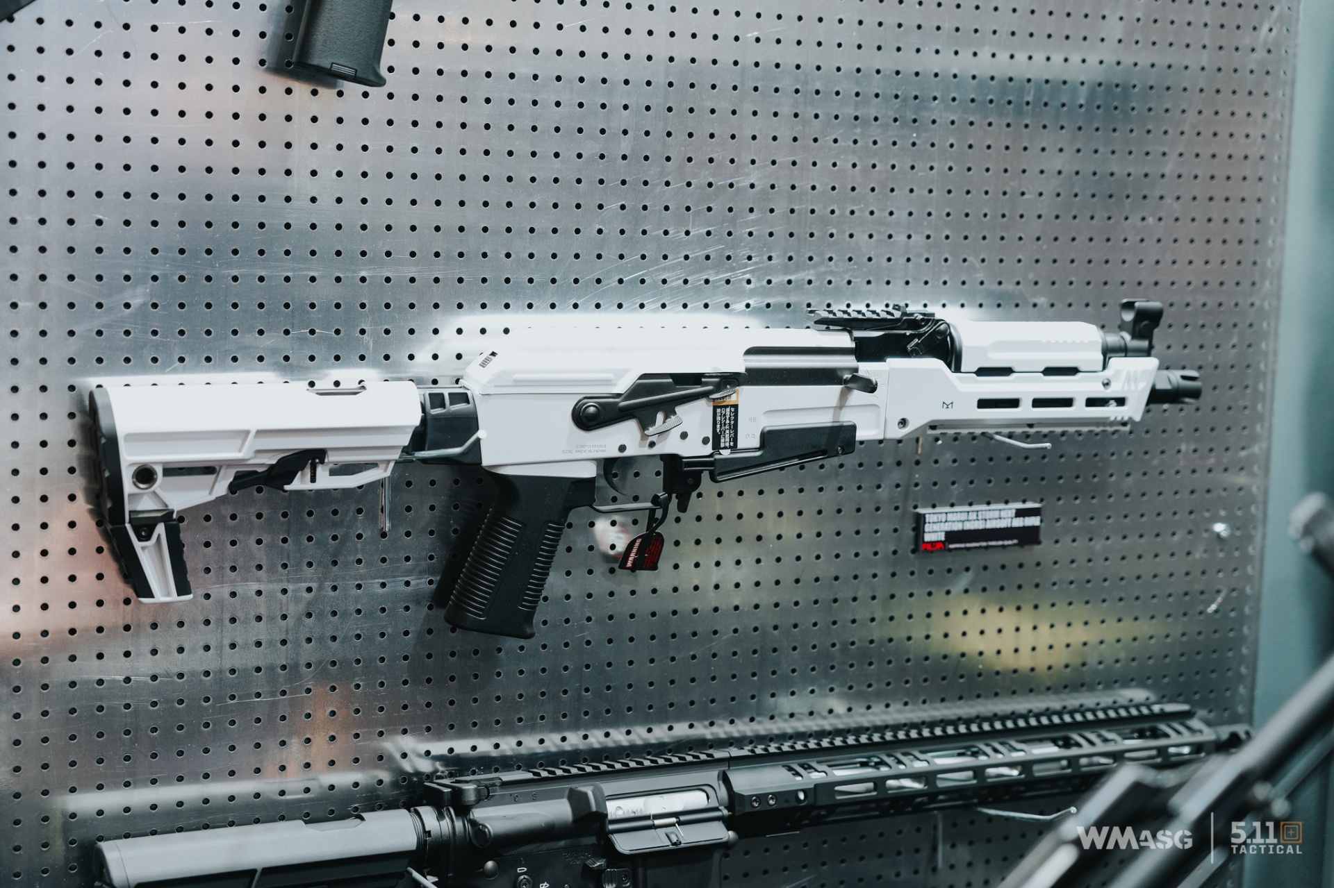 Red Wolf Airsoft z licencjonowanymi produktami własnej produkcji.