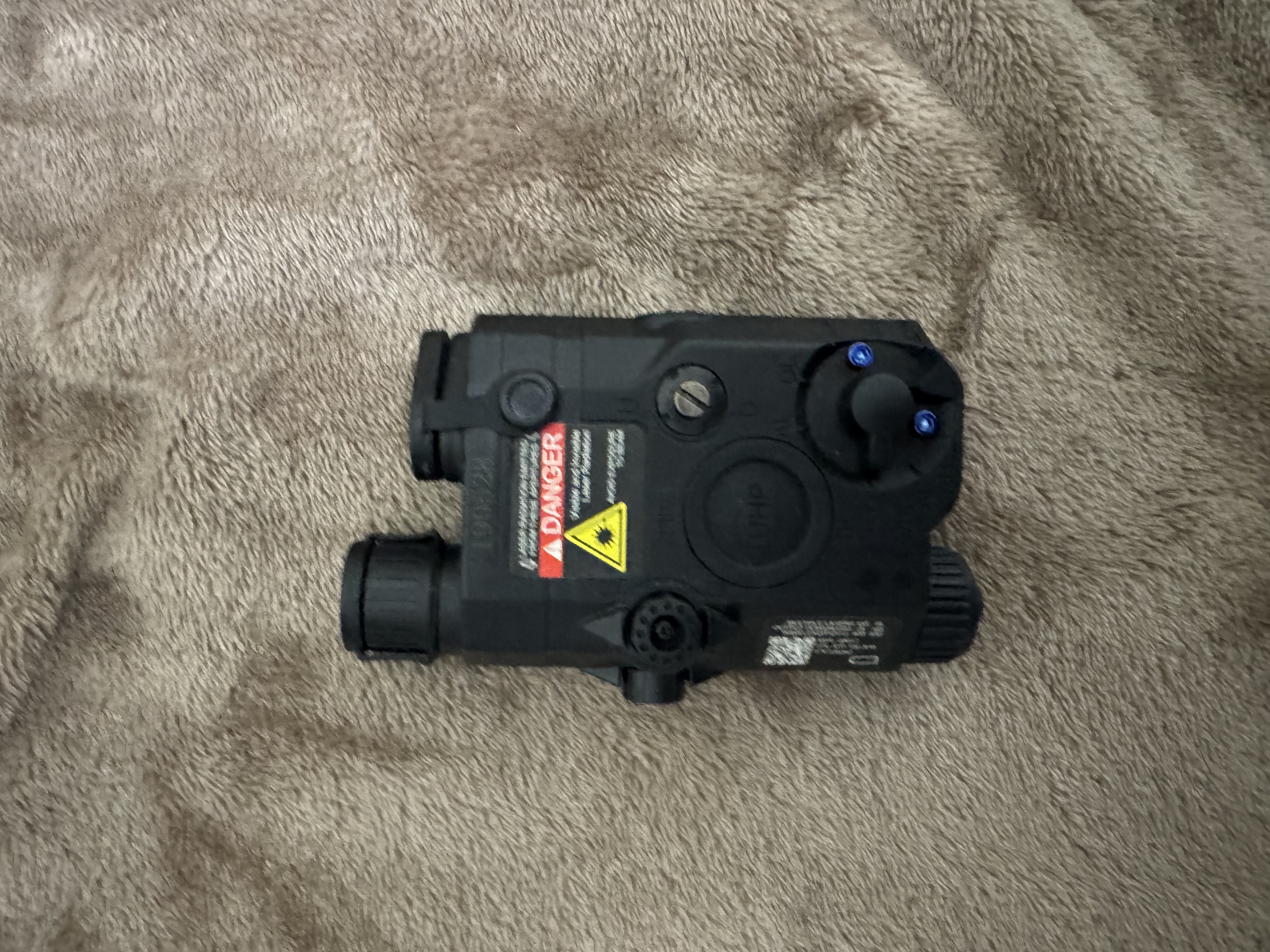 Atrapa lasera AN-PEQ-15