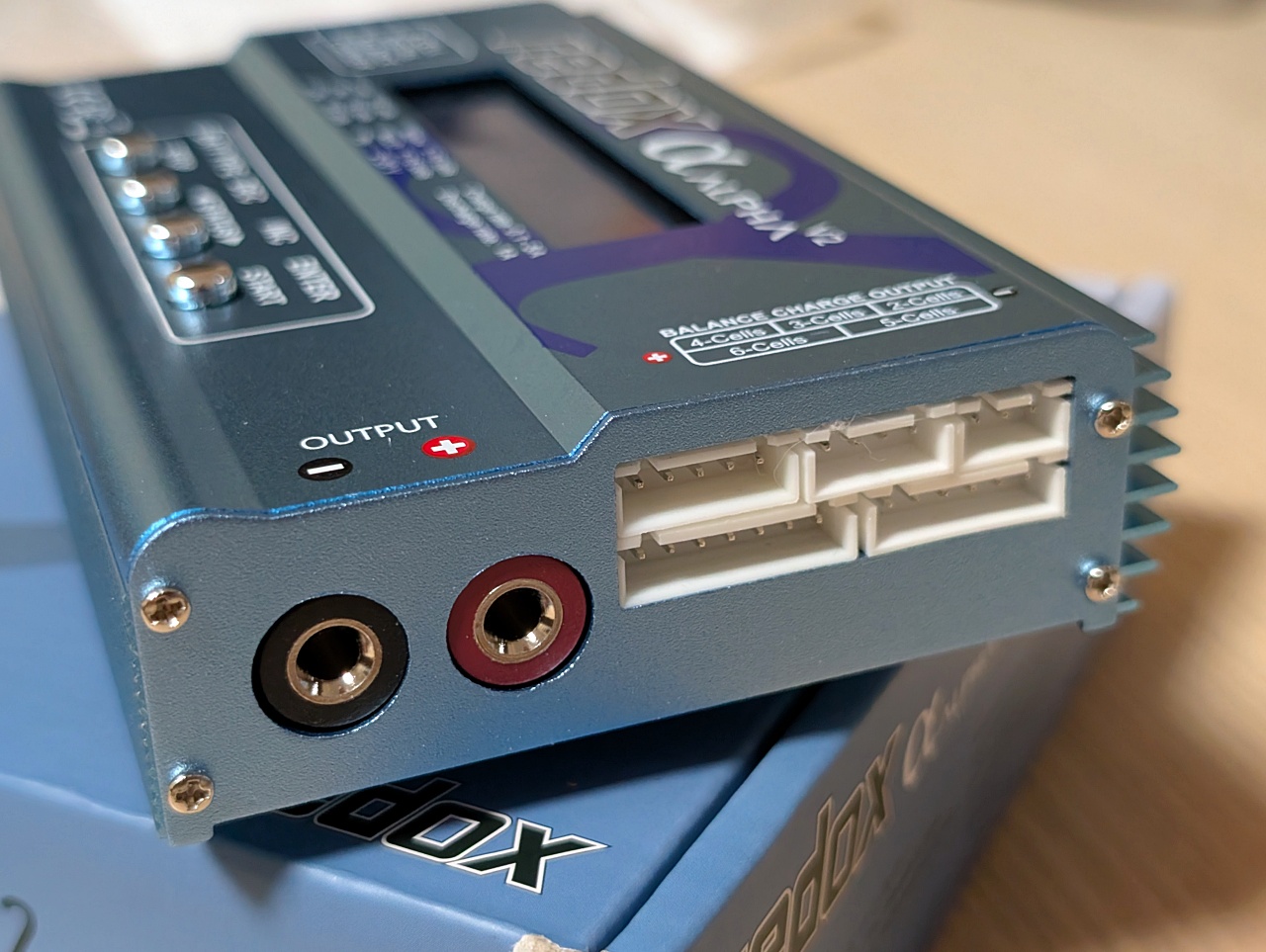 Ładowarka mikroprocesorowa Redox Alpha v2 Combo - LiPo - NiMH - Li-Ion