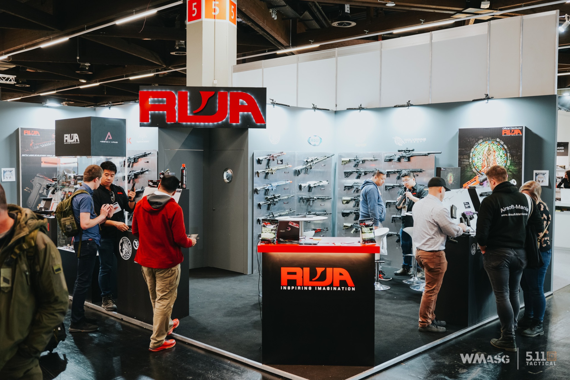 Red Wolf Airsoft z licencjonowanymi produktami własnej produkcji.