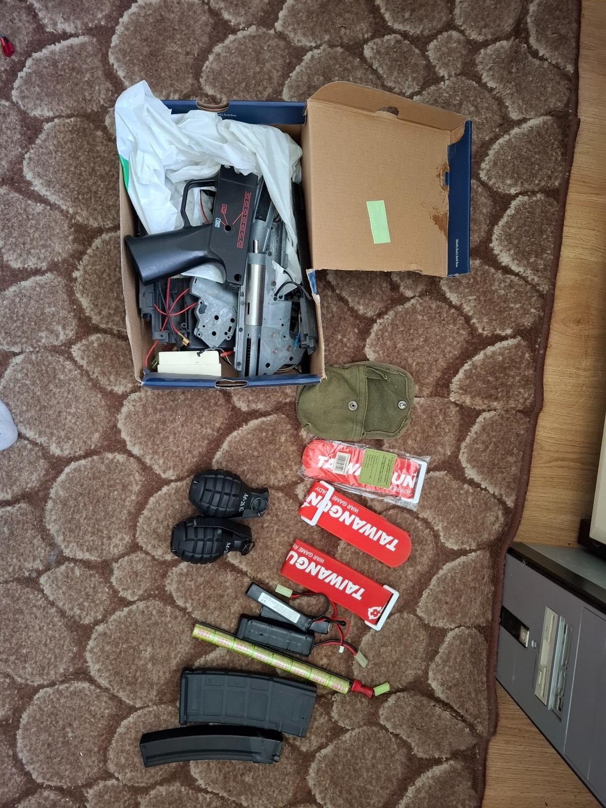 Sprzęt ASG (kilka replik, mundur i rzeczy do ASG)